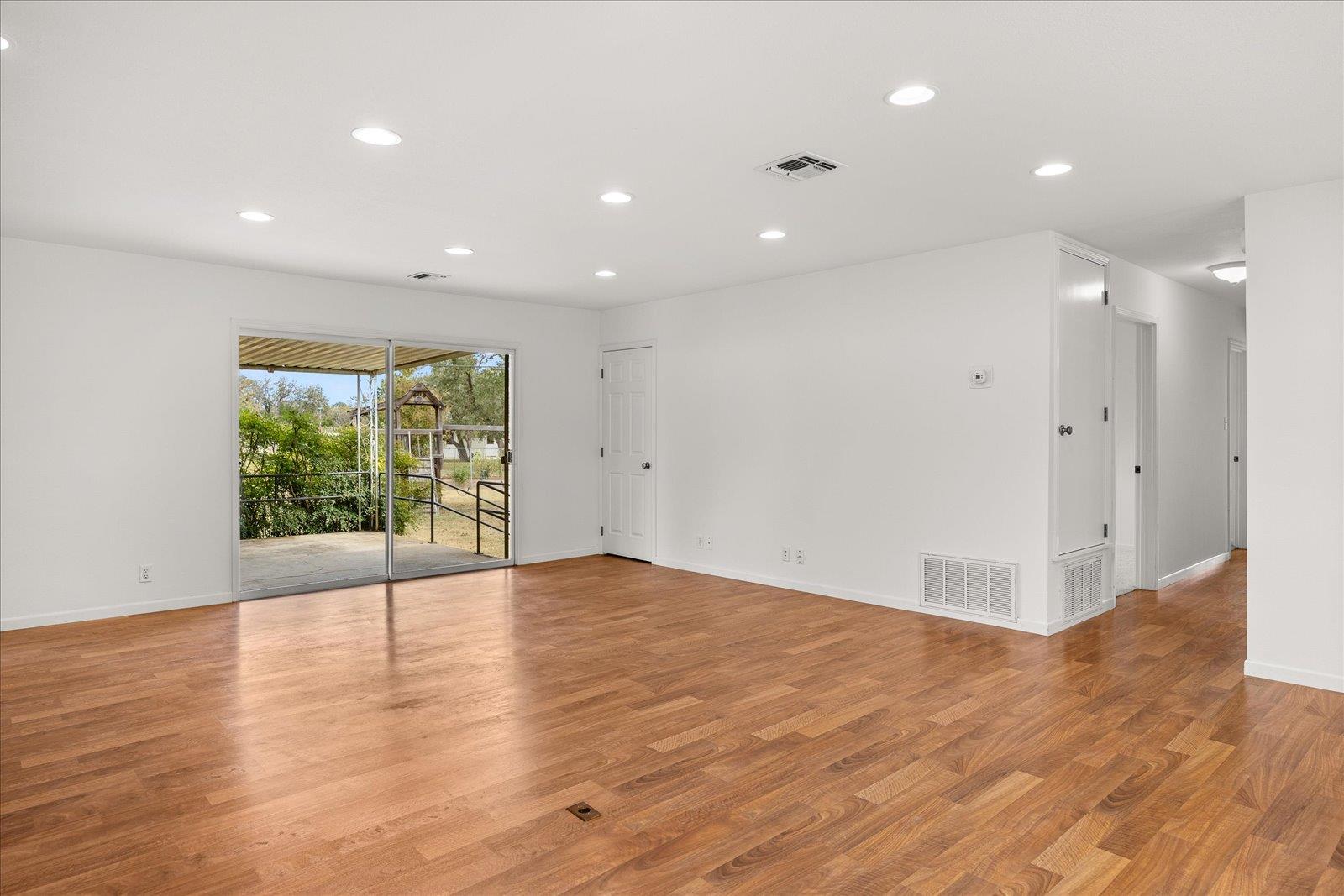 711 N Creek Rd, Comfort, TX 78013