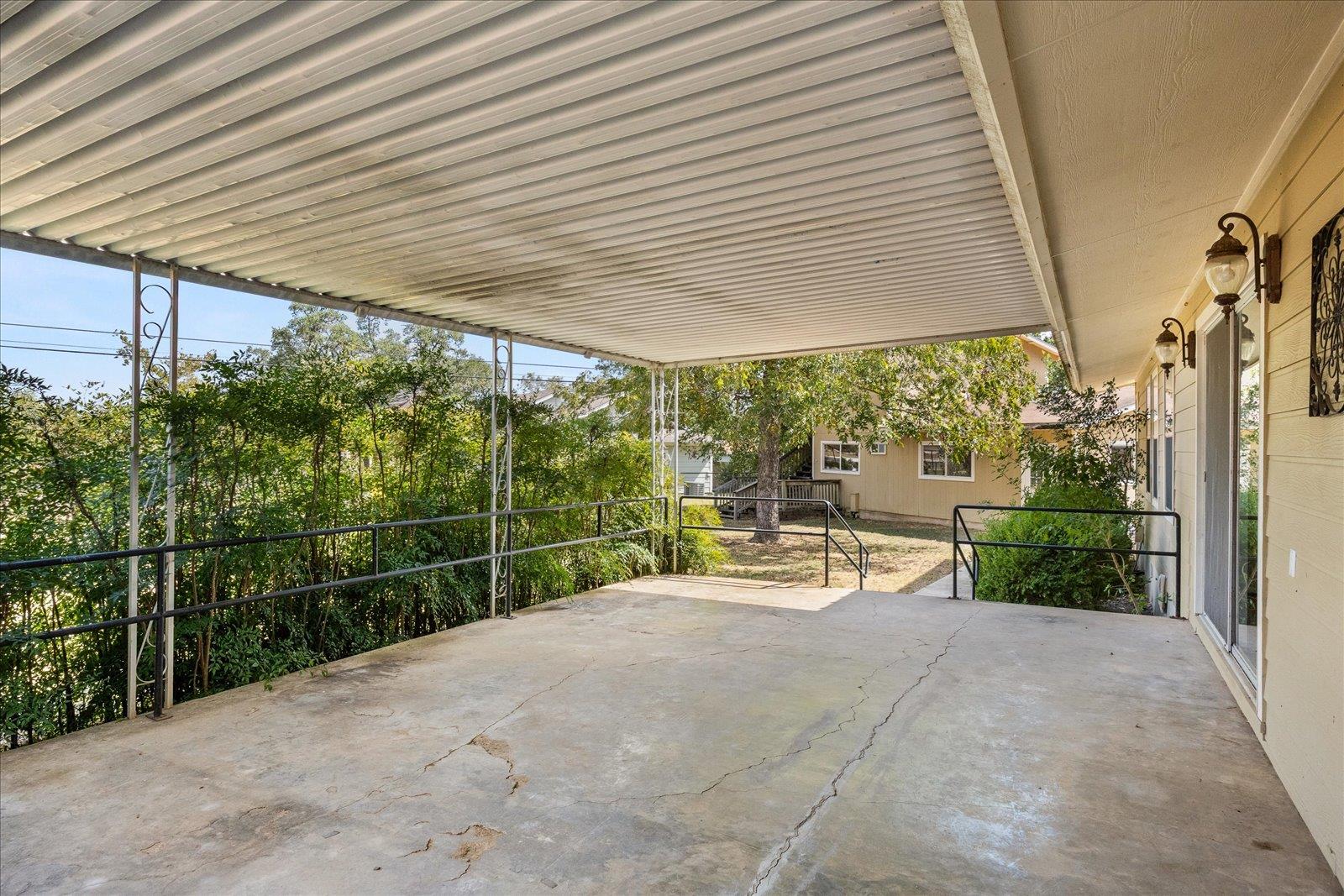 711 N Creek Rd, Comfort, TX 78013