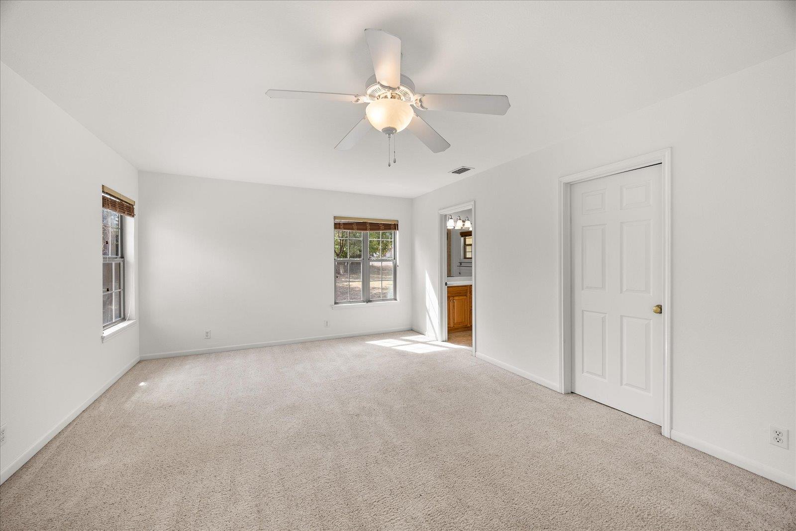 711 N Creek Rd, Comfort, TX 78013