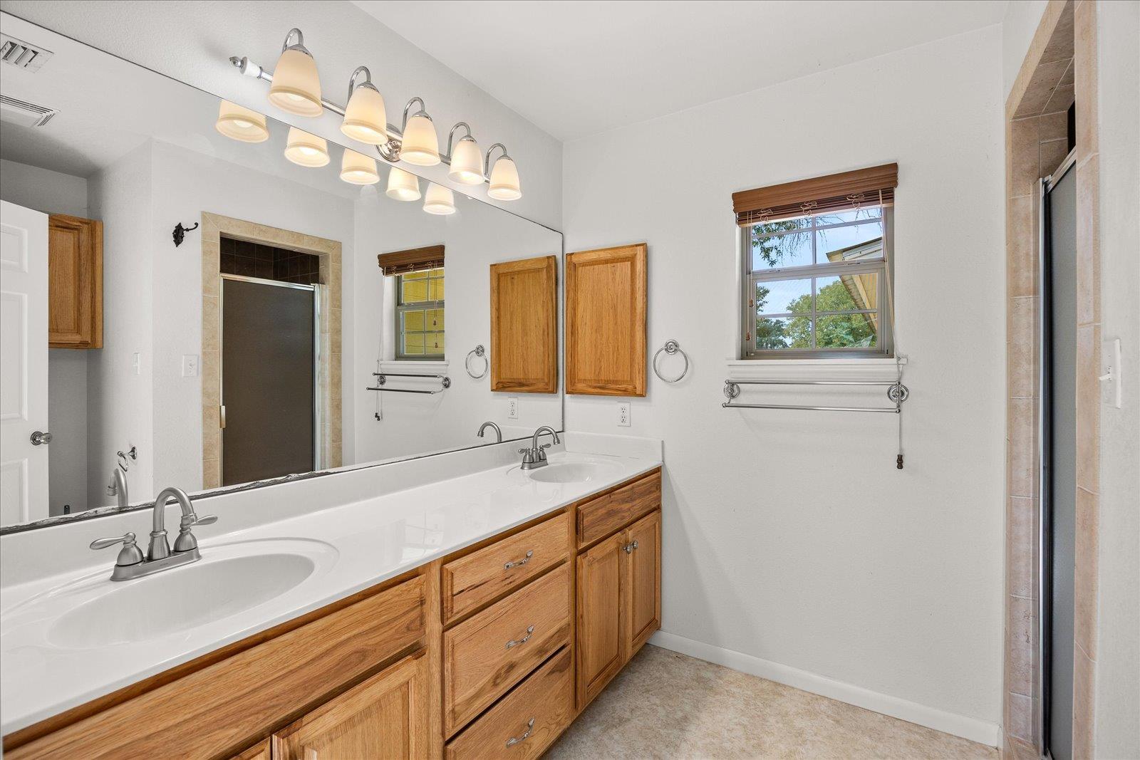 711 N Creek Rd, Comfort, TX 78013