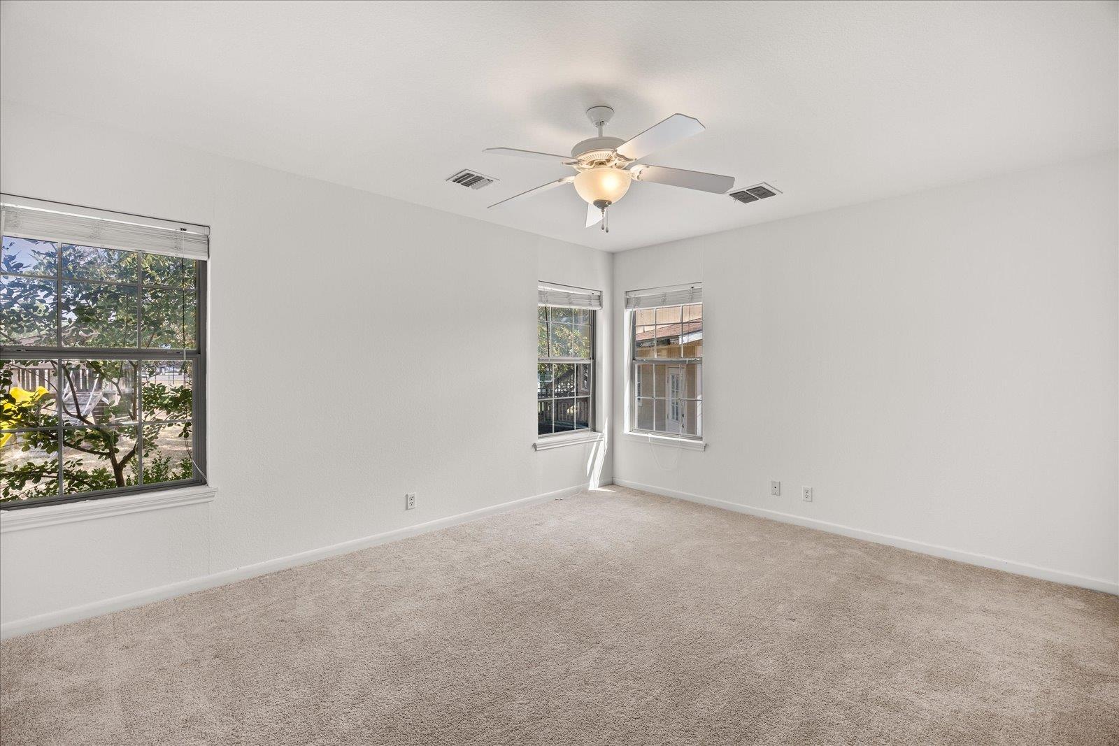 711 N Creek Rd, Comfort, TX 78013