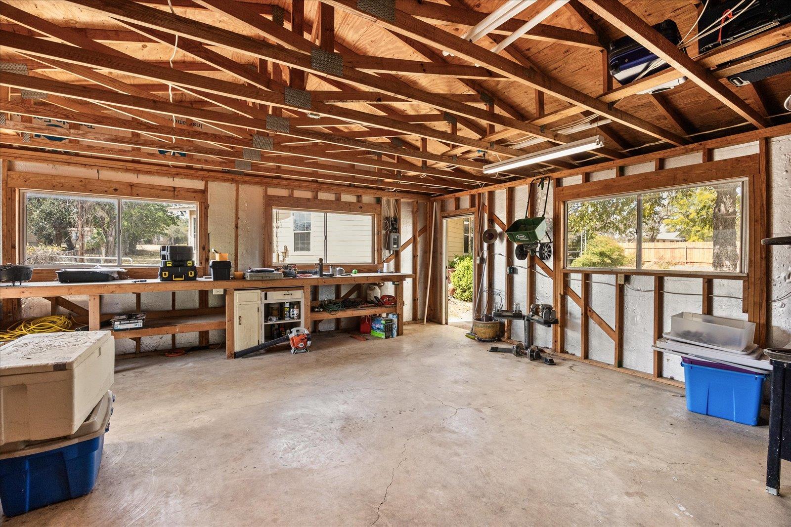 711 N Creek Rd, Comfort, TX 78013