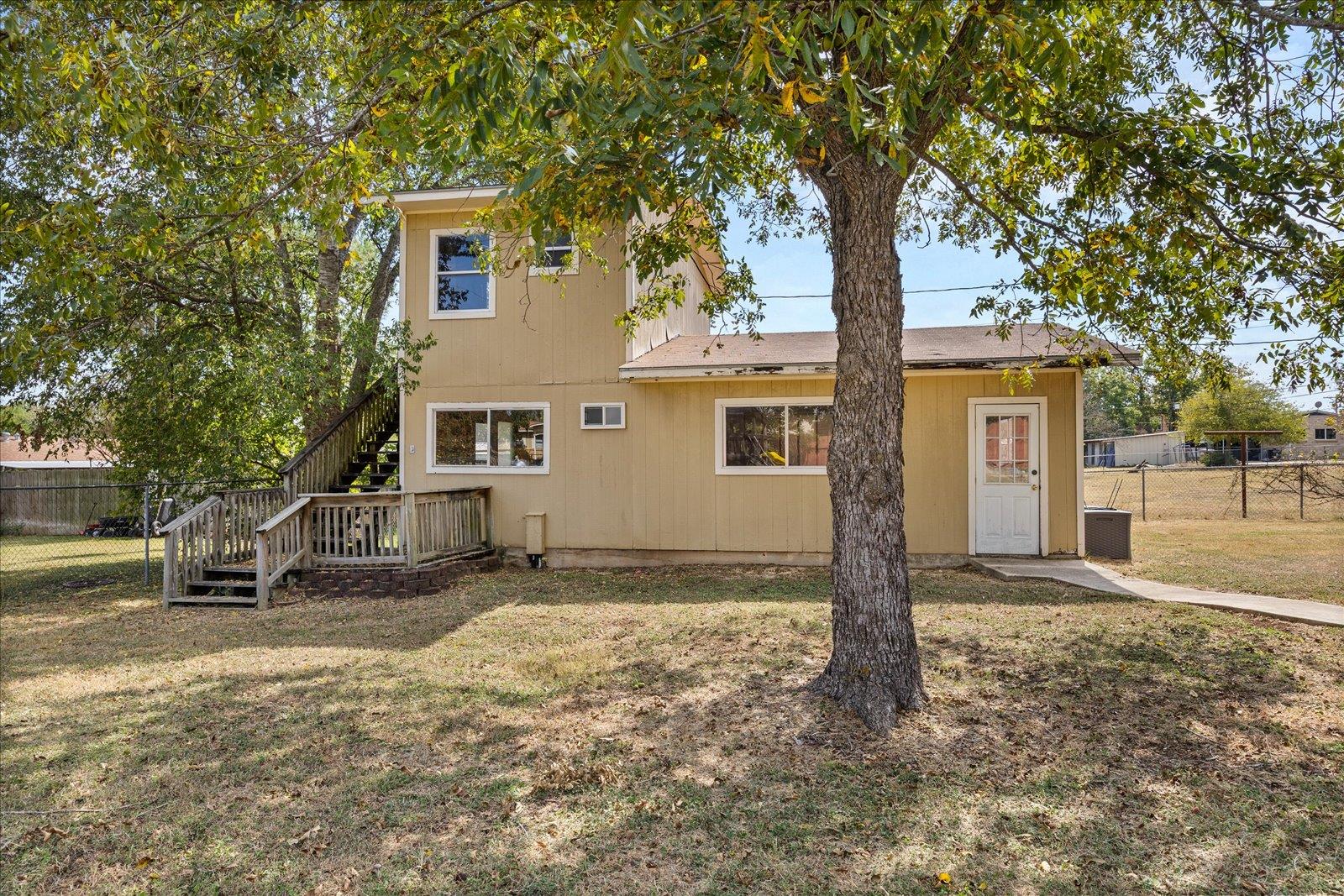 711 N Creek Rd, Comfort, TX 78013