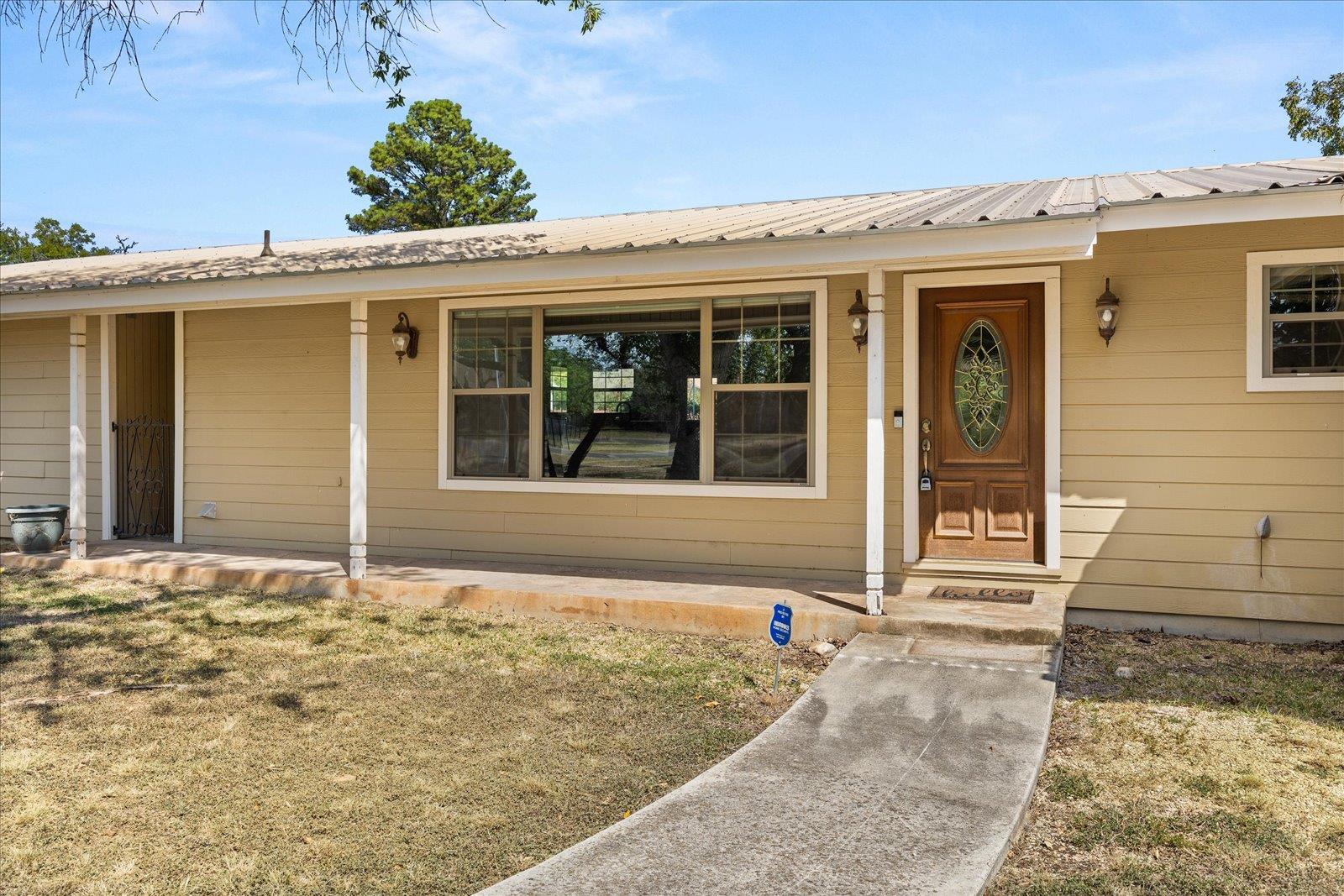 711 N Creek Rd, Comfort, TX 78013