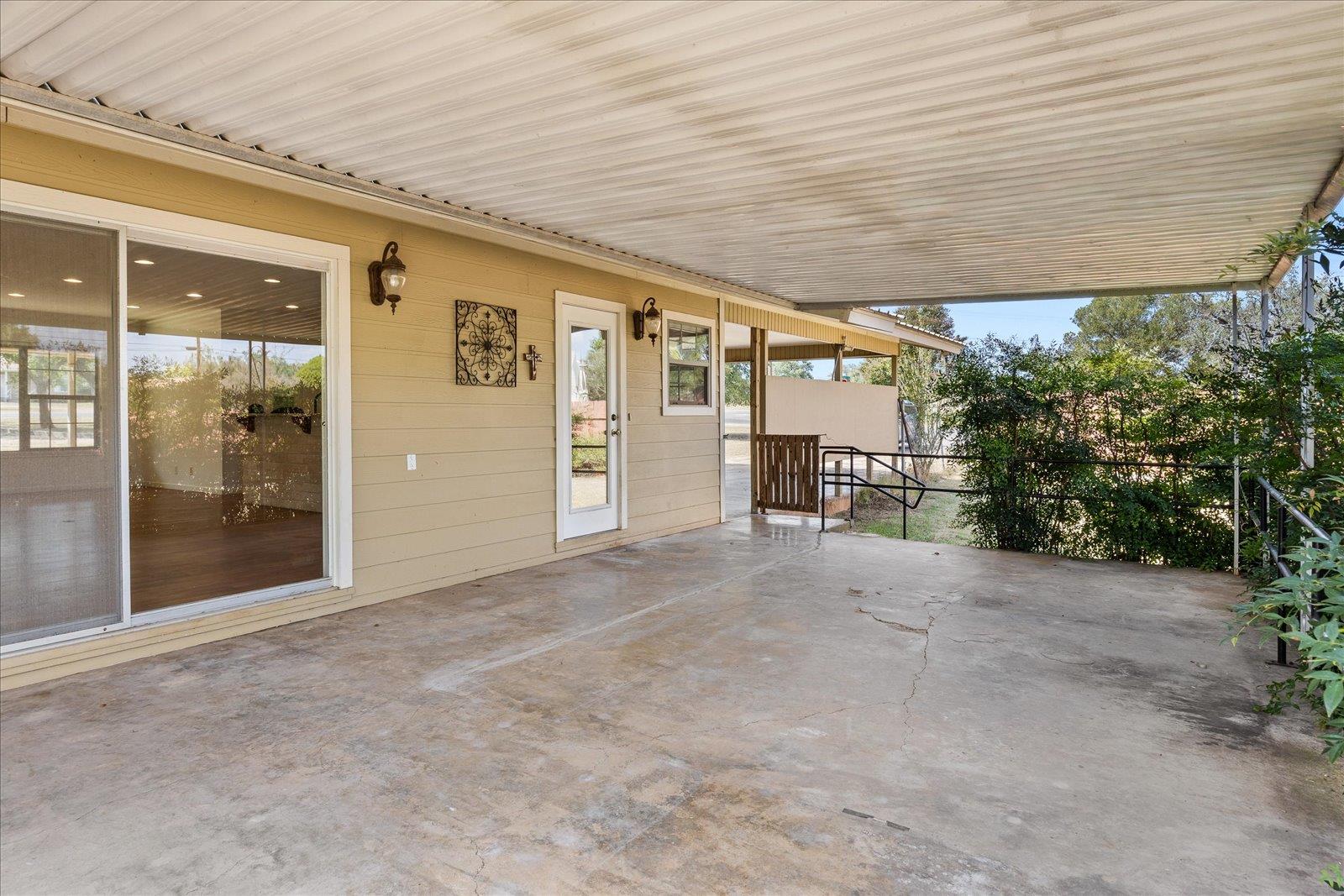 711 N Creek Rd, Comfort, TX 78013