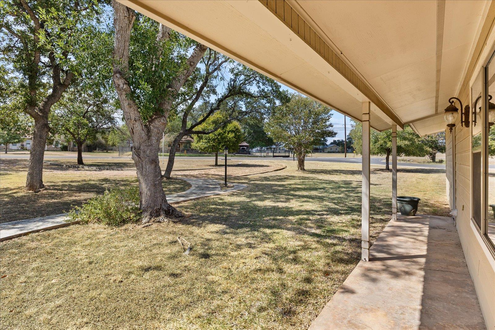 711 N Creek Rd, Comfort, TX 78013