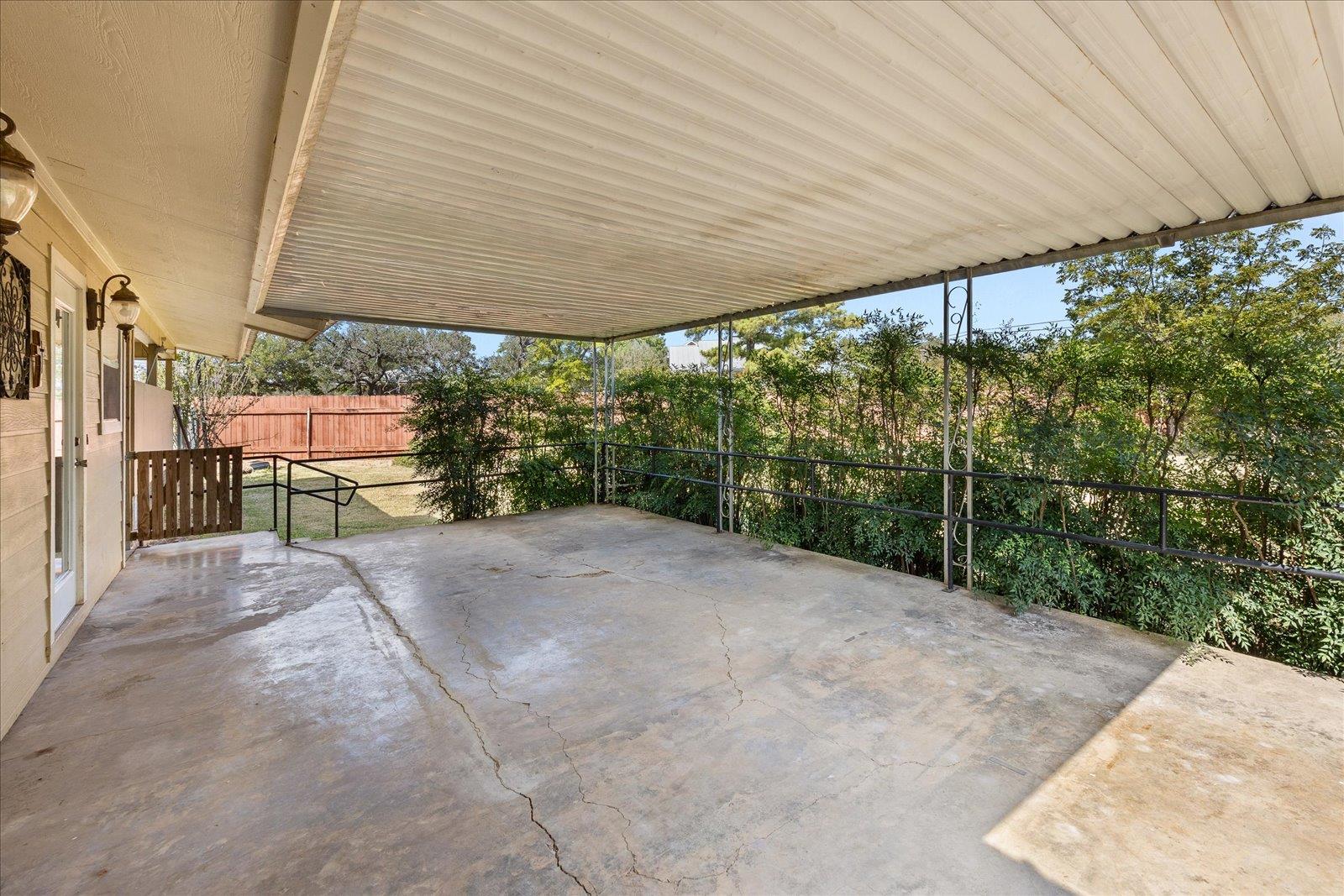 711 N Creek Rd, Comfort, TX 78013