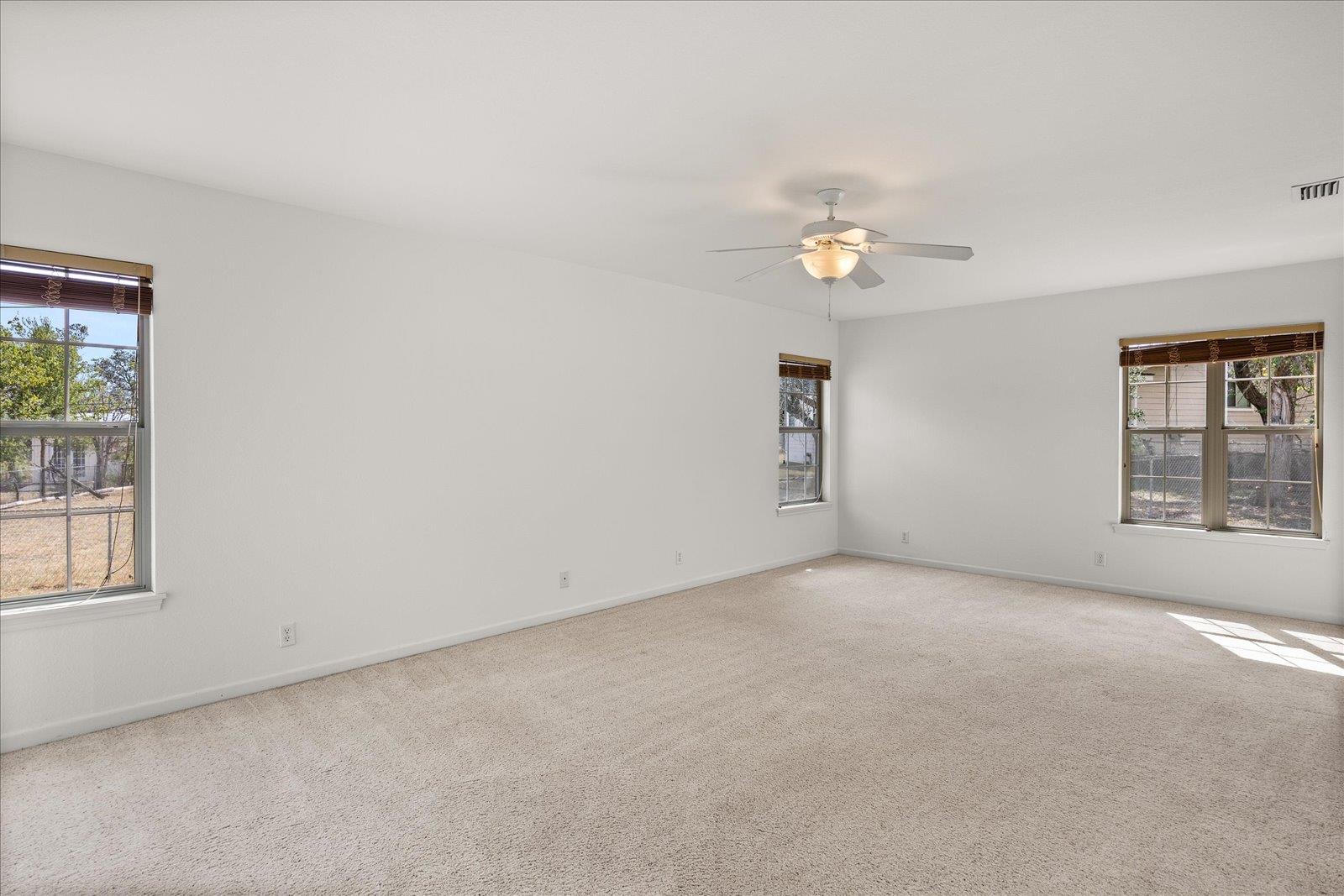 711 N Creek Rd, Comfort, TX 78013