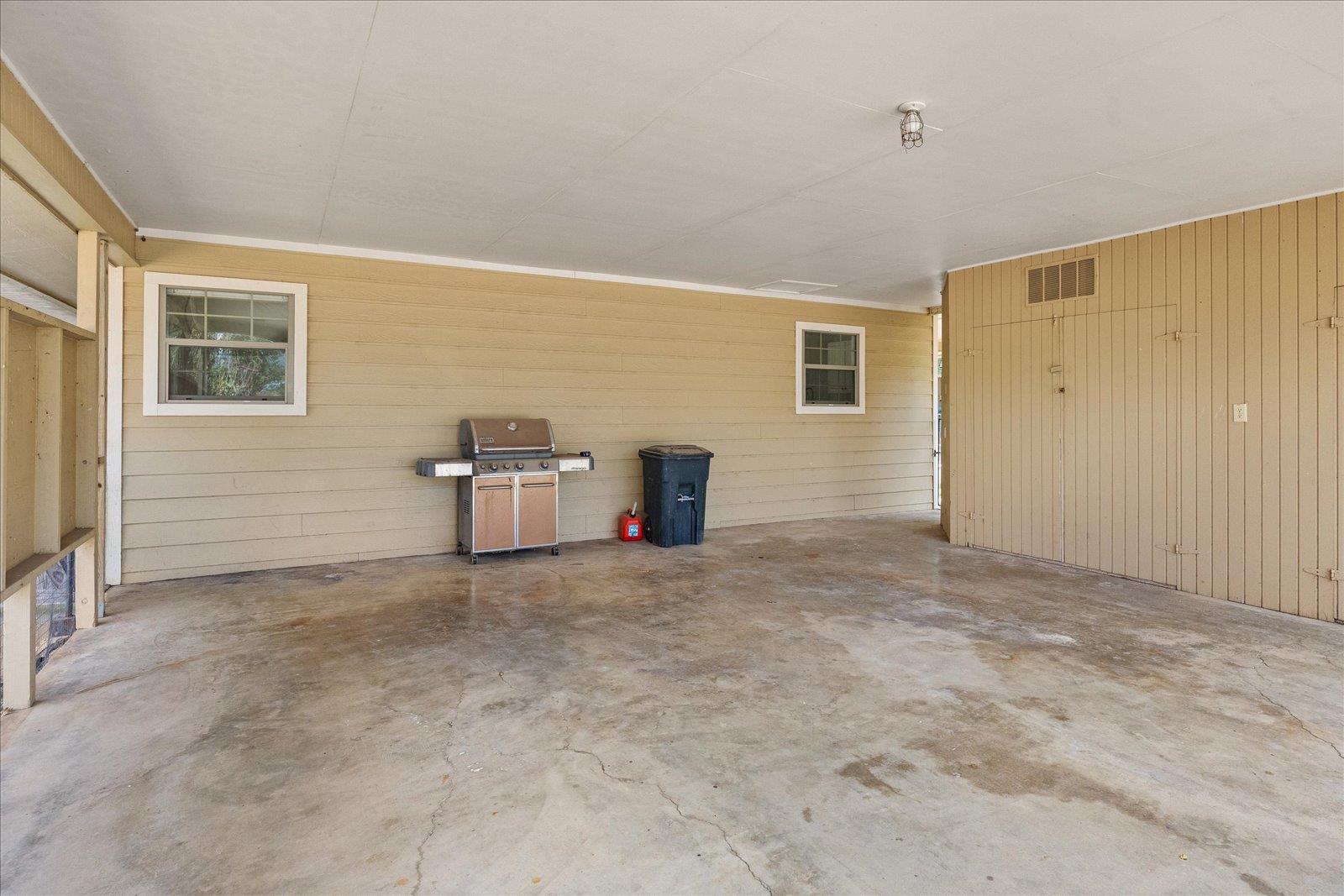 711 N Creek Rd, Comfort, TX 78013