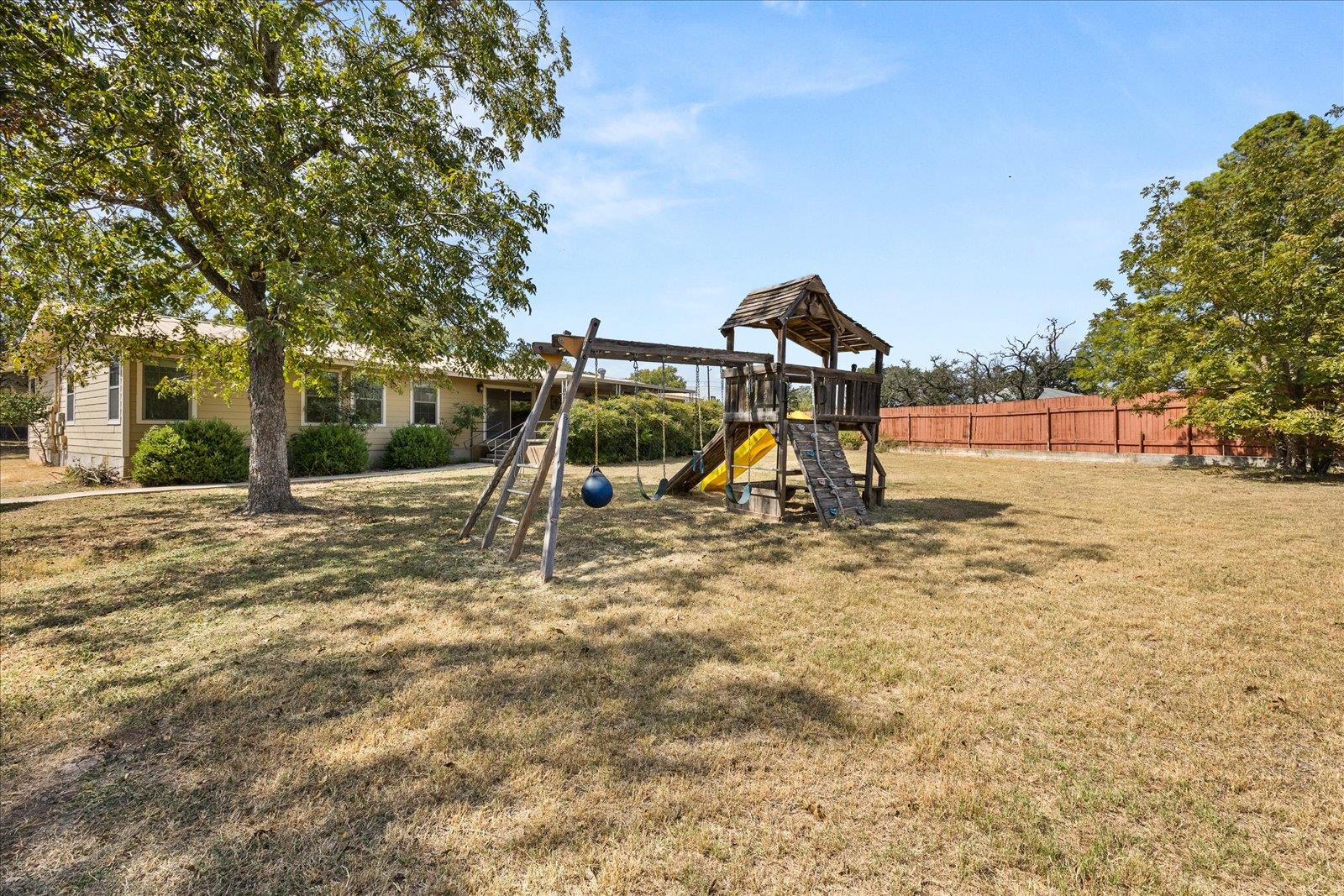 711 N Creek Rd, Comfort, TX 78013