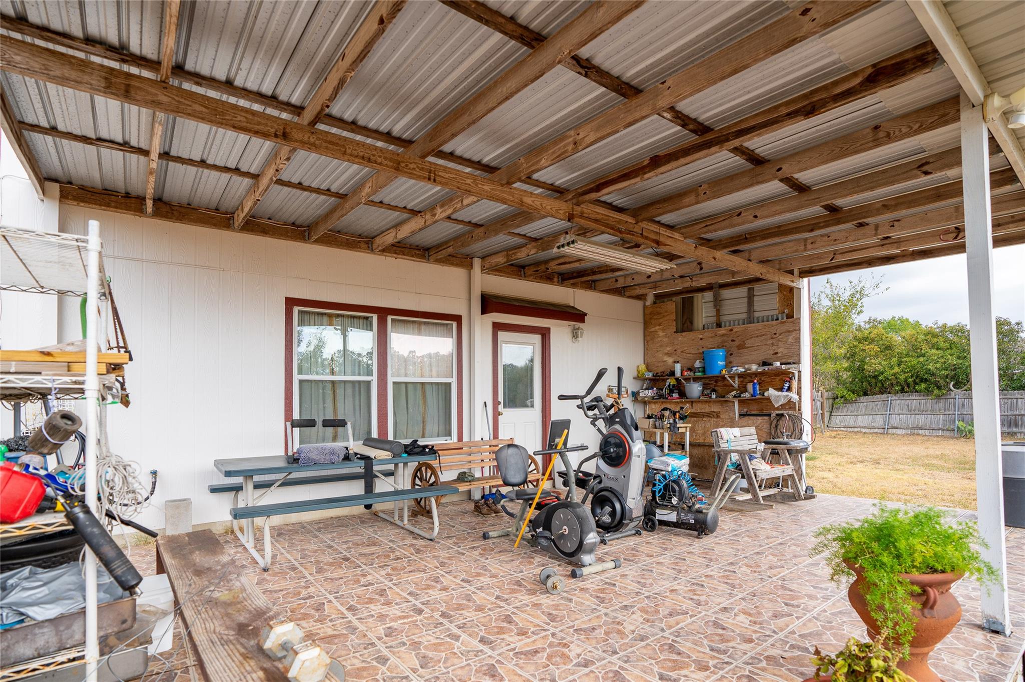 127 Meadow Way, Cedar Creek, TX 78612