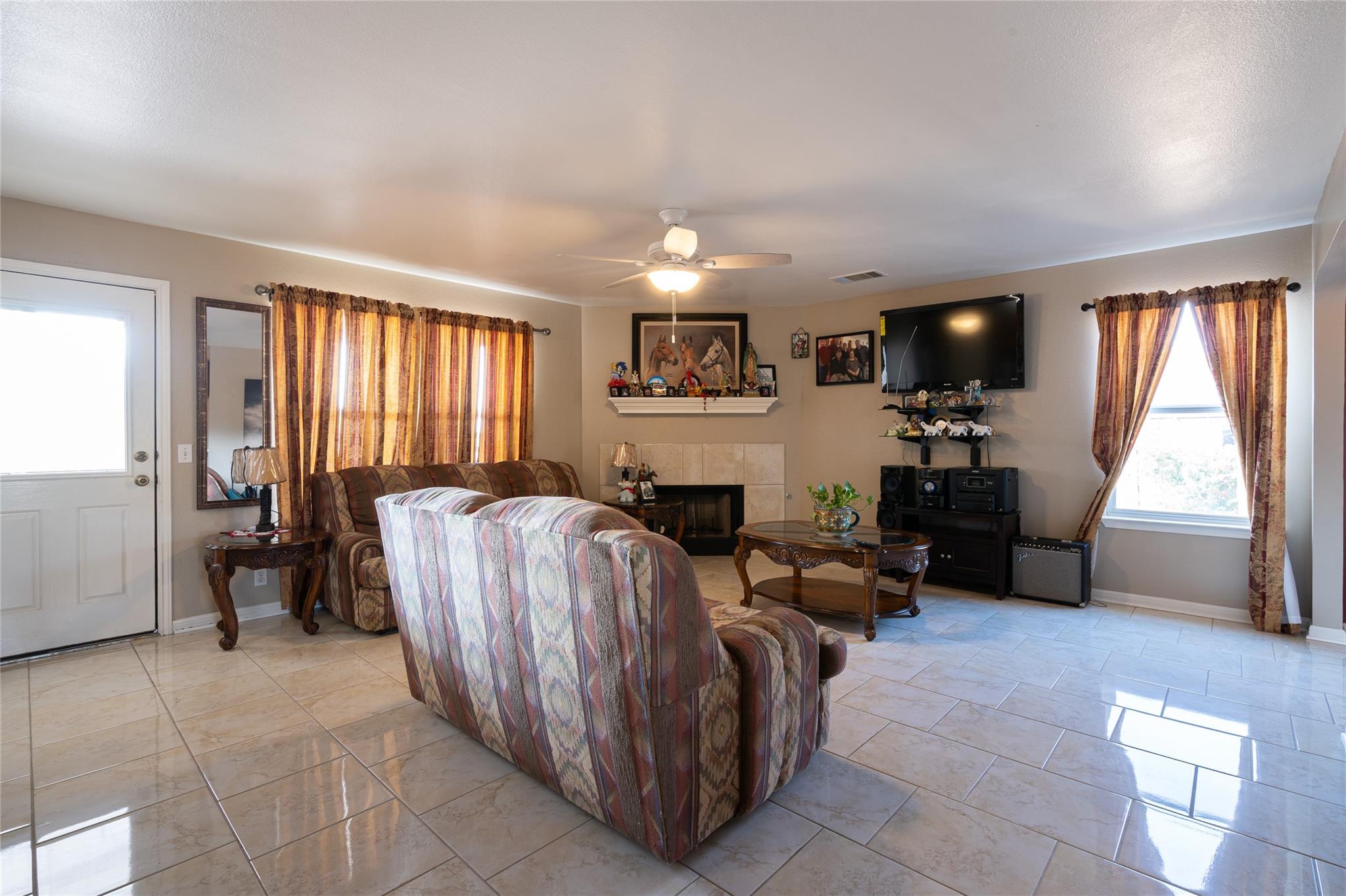 127 Meadow Way, Cedar Creek, TX 78612