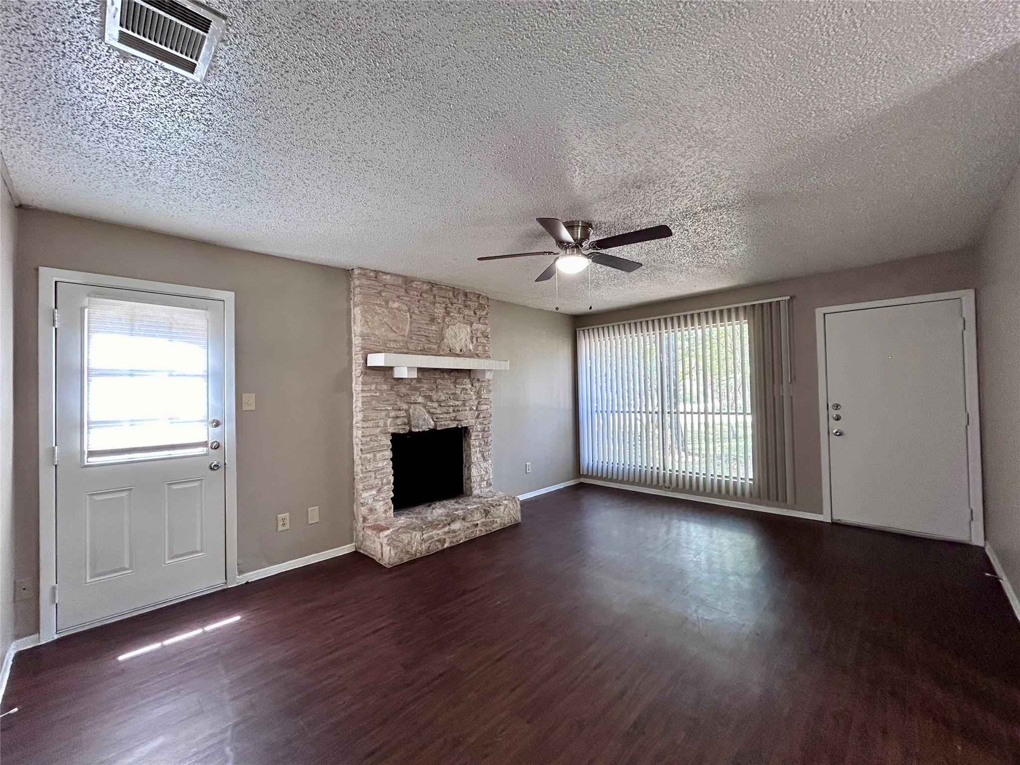 1500 No Mor Cv # B, Austin, TX 78758