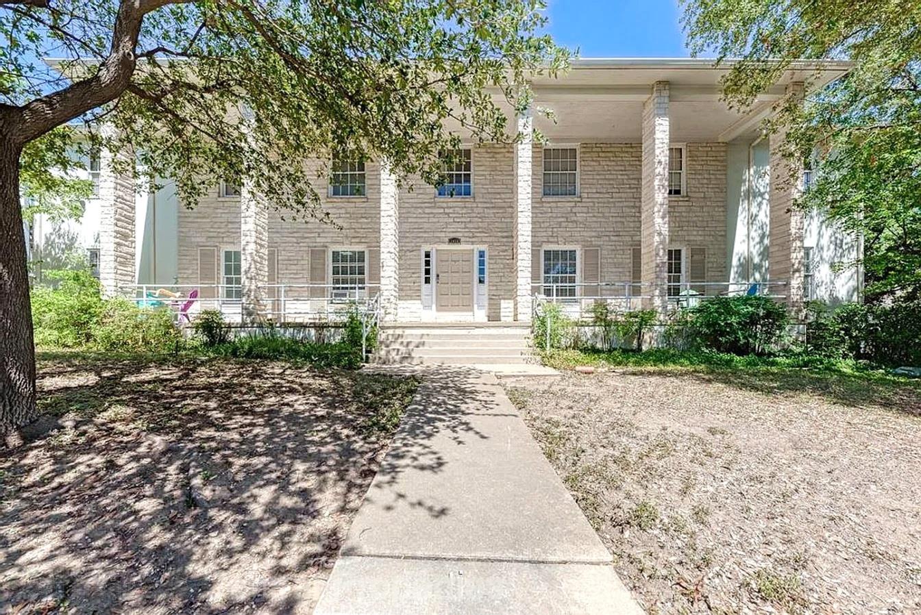 1919 Robbins Pl, Austin, TX 78705