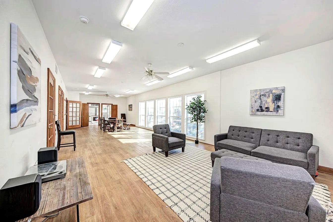 1919 Robbins Pl, Austin, TX 78705