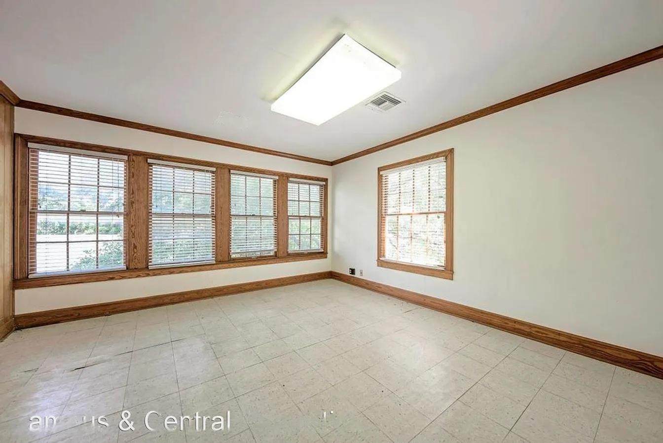 1919 Robbins Pl, Austin, TX 78705