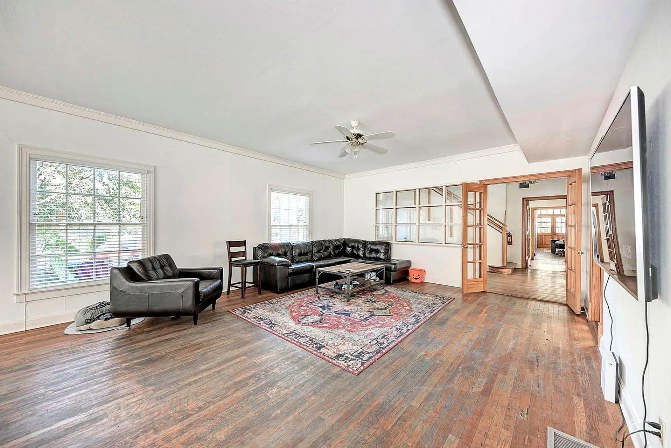 1919 Robbins Pl, Austin, TX 78705