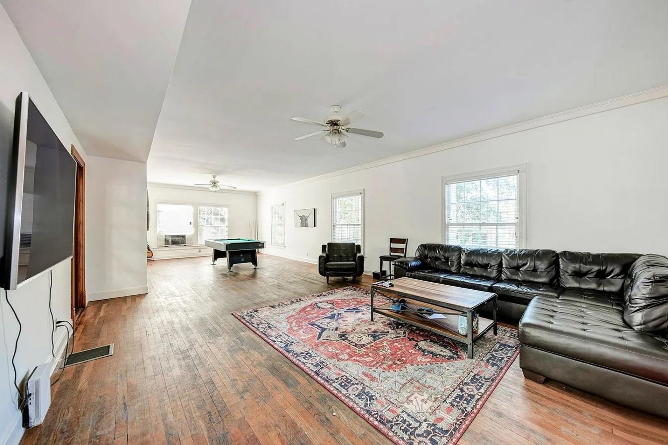 1919 Robbins Pl, Austin, TX 78705