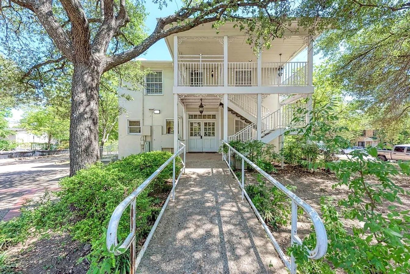 1919 Robbins Pl, Austin, TX 78705