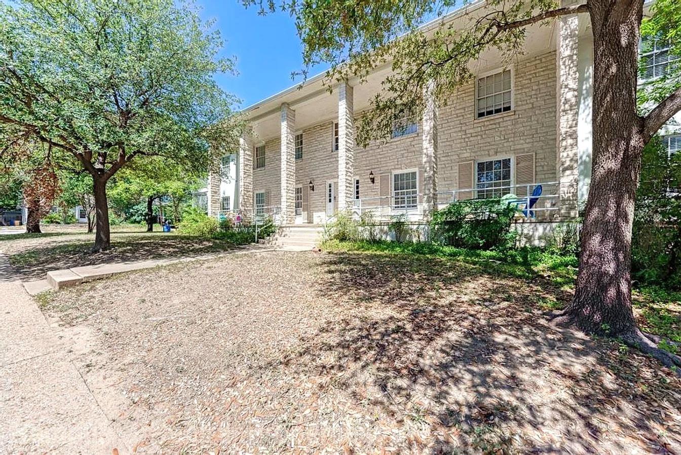 1919 Robbins Pl, Austin, TX 78705