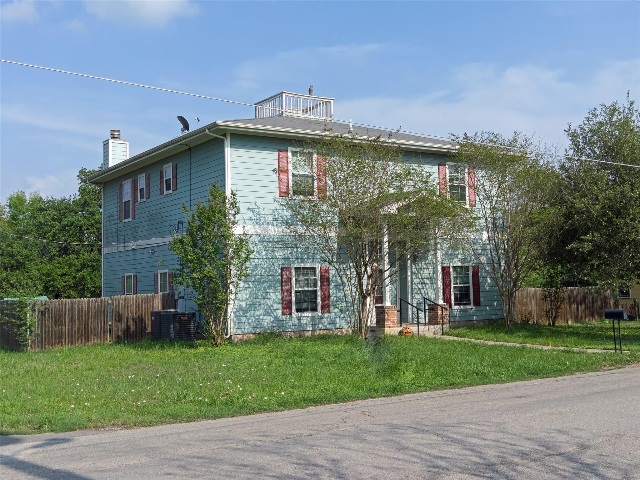 618 Pecos St, Lockhart, TX 78644