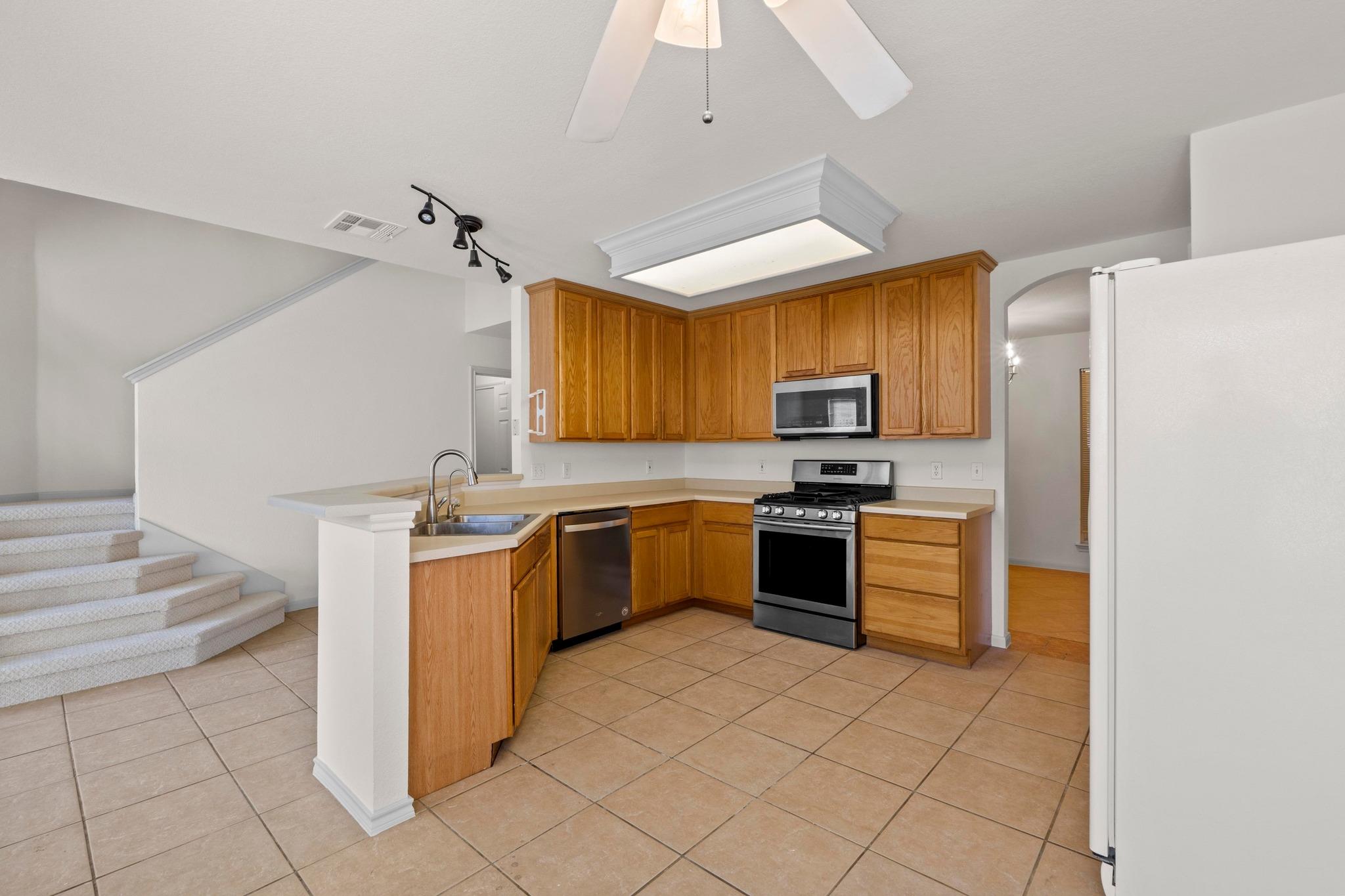 202 E Custers Creek Bnd, Pflugerville, TX 78660