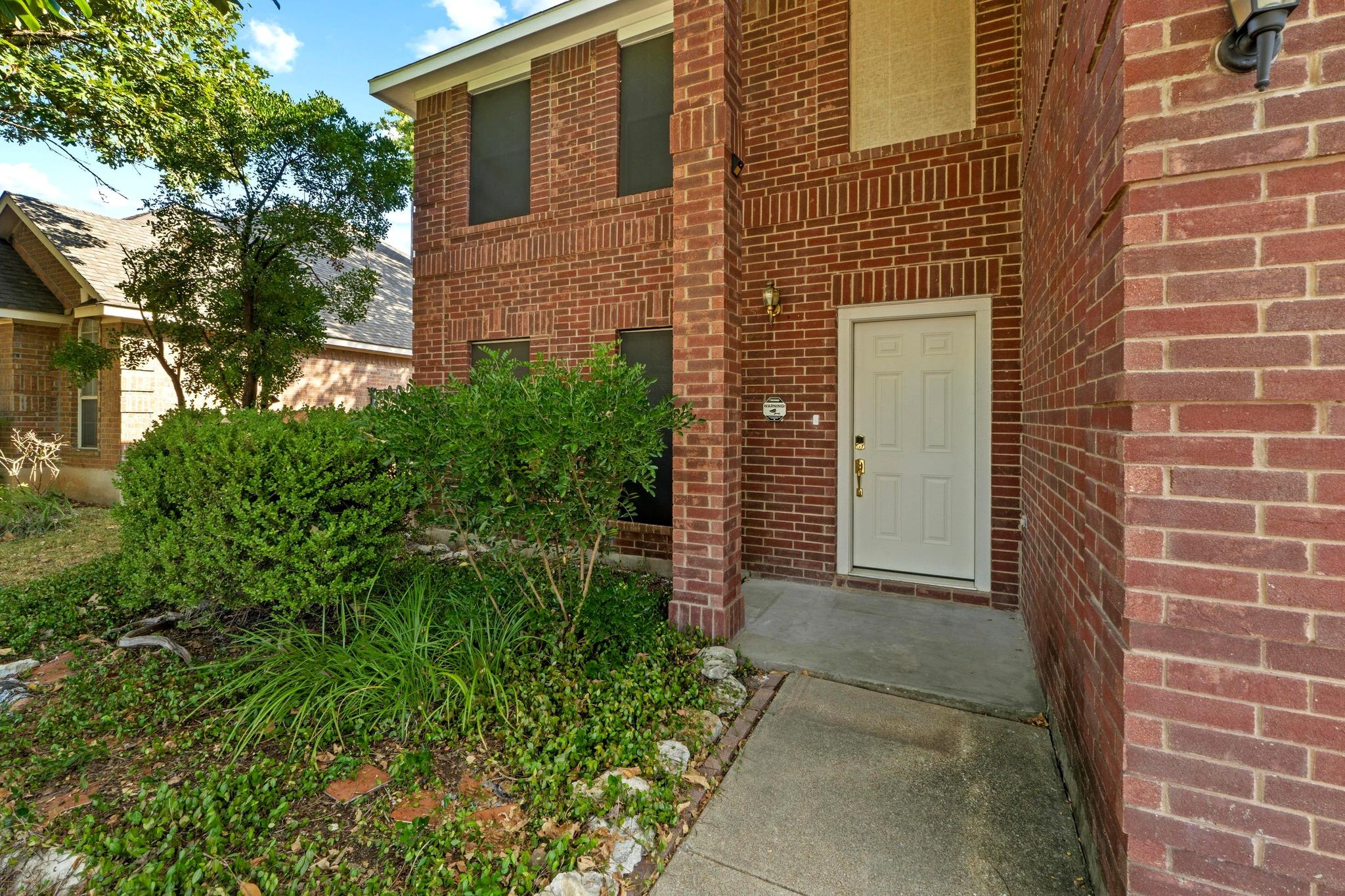 202 E Custers Creek Bnd, Pflugerville, TX 78660