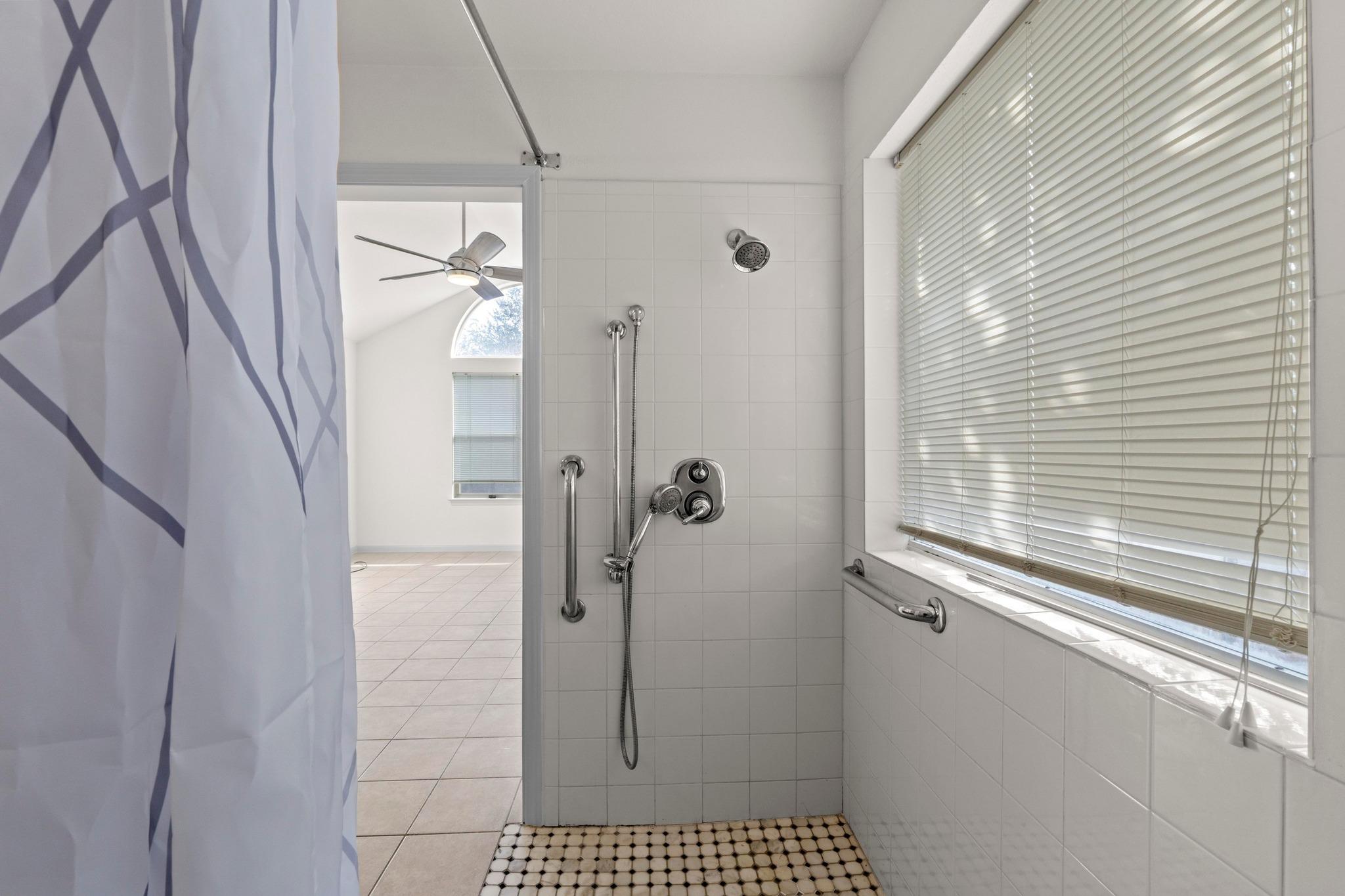 202 E Custers Creek Bnd, Pflugerville, TX 78660