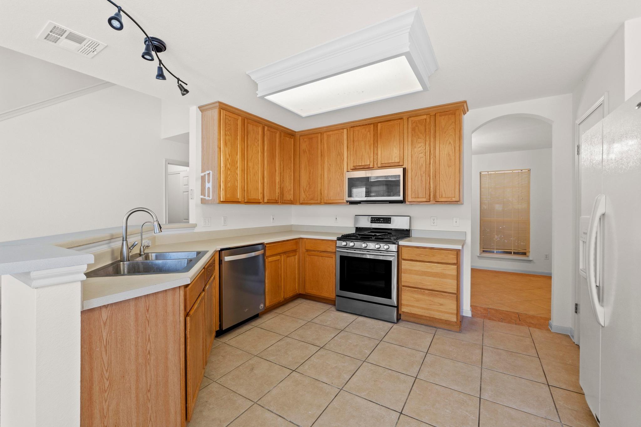 202 E Custers Creek Bnd, Pflugerville, TX 78660