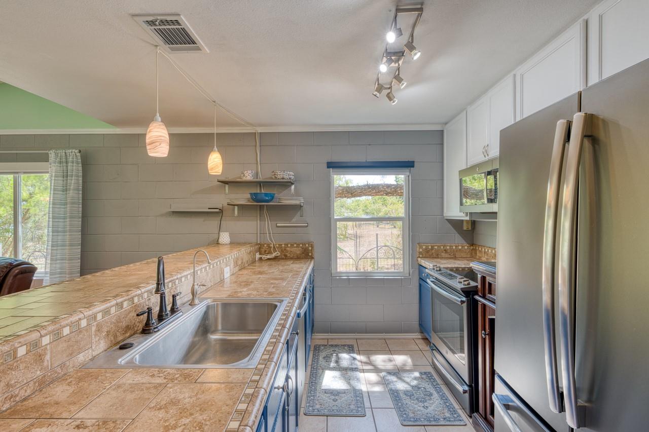 105 Hi View St, Sunrise Beach, TX 78643