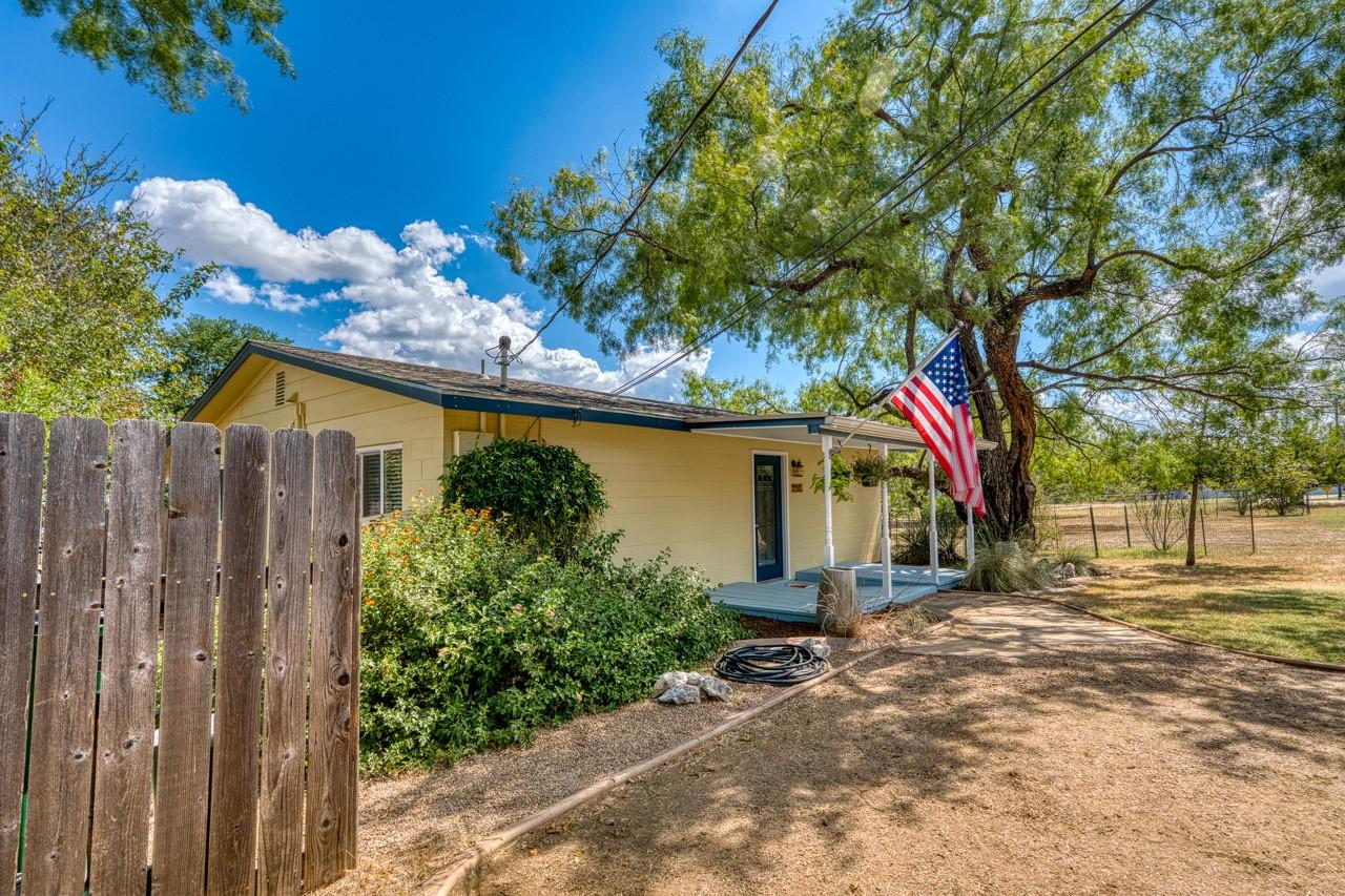 105 Hi View St, Sunrise Beach, TX 78643