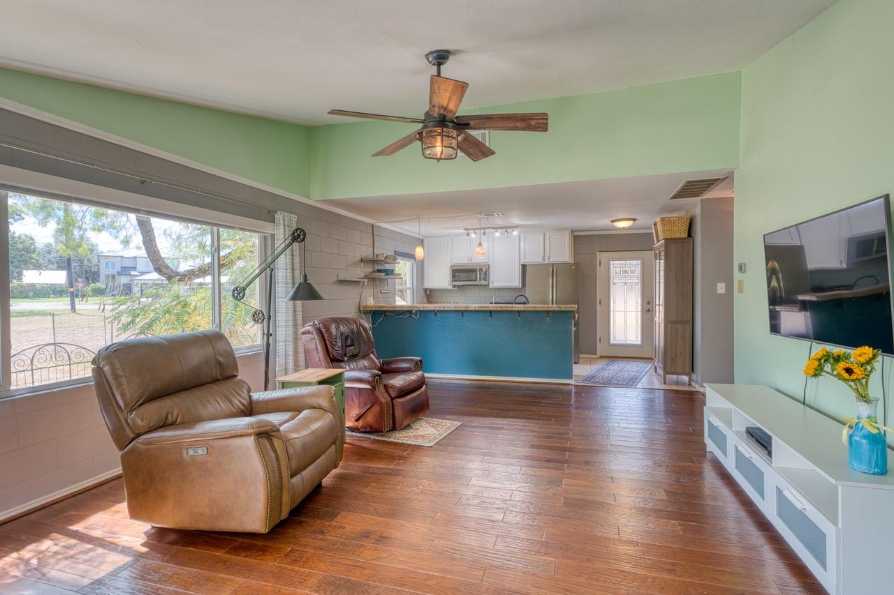 105 Hi View St, Sunrise Beach, TX 78643