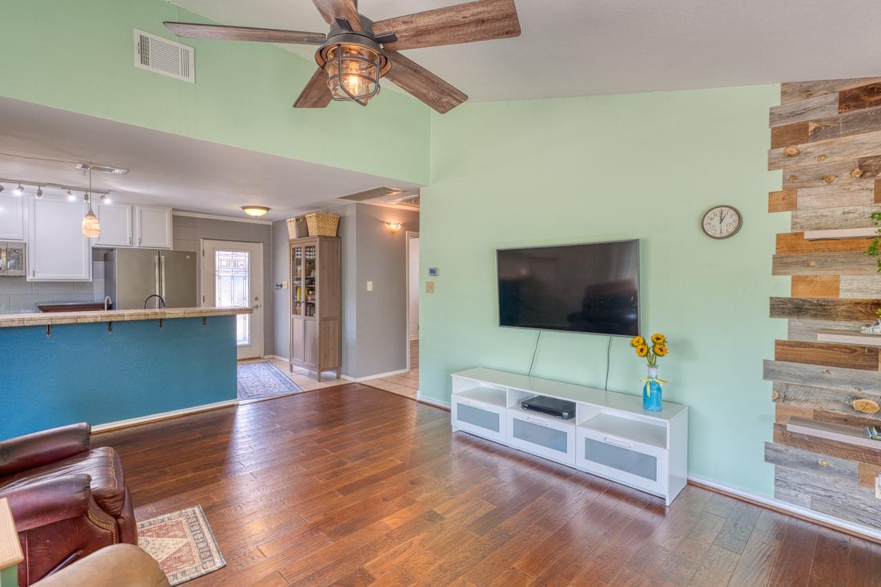 105 Hi View St, Sunrise Beach, TX 78643