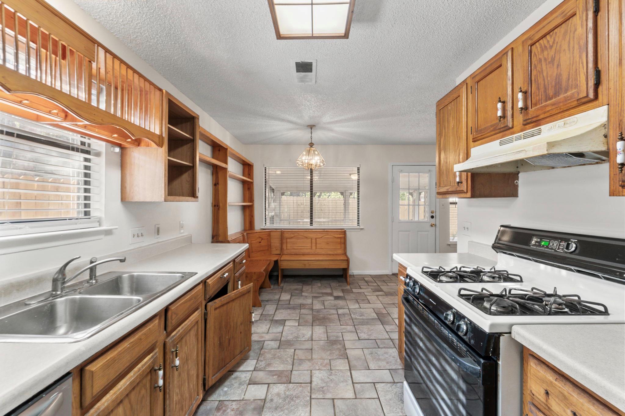 1402 OAK MEADOWS Cv, Round Rock, TX 78681