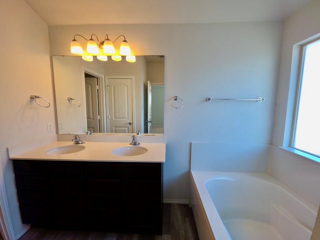 184 Beth Ann Loop, Taylor, TX 76574