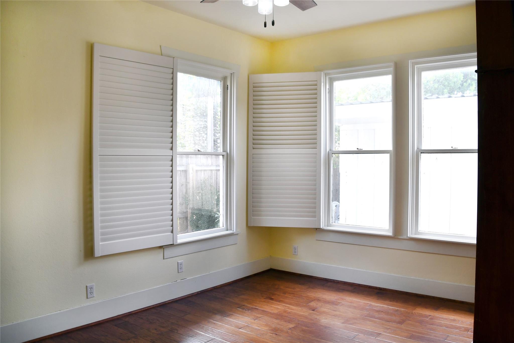 623 Walnut St, Columbus, TX 78934