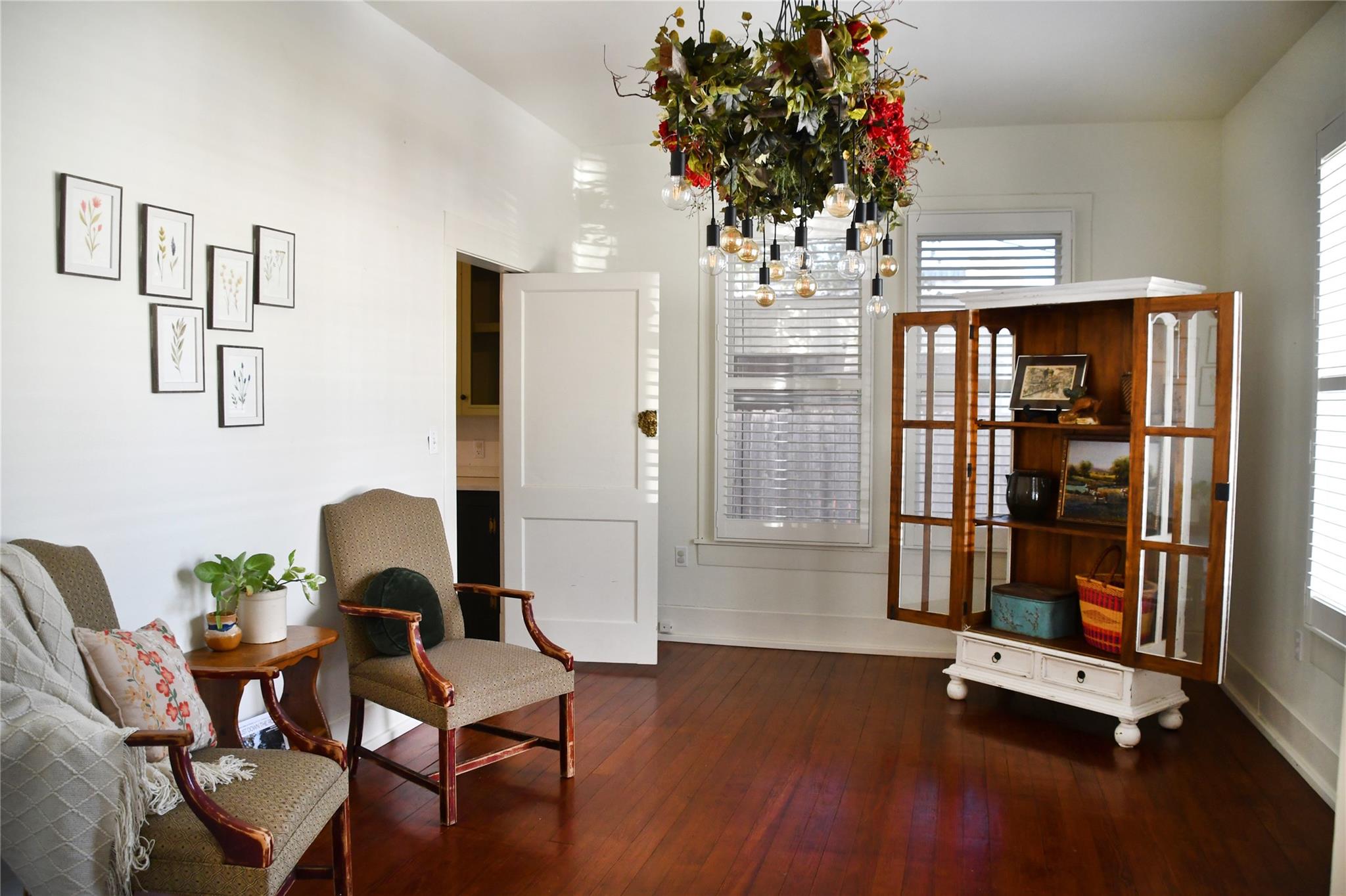 623 Walnut St, Columbus, TX 78934