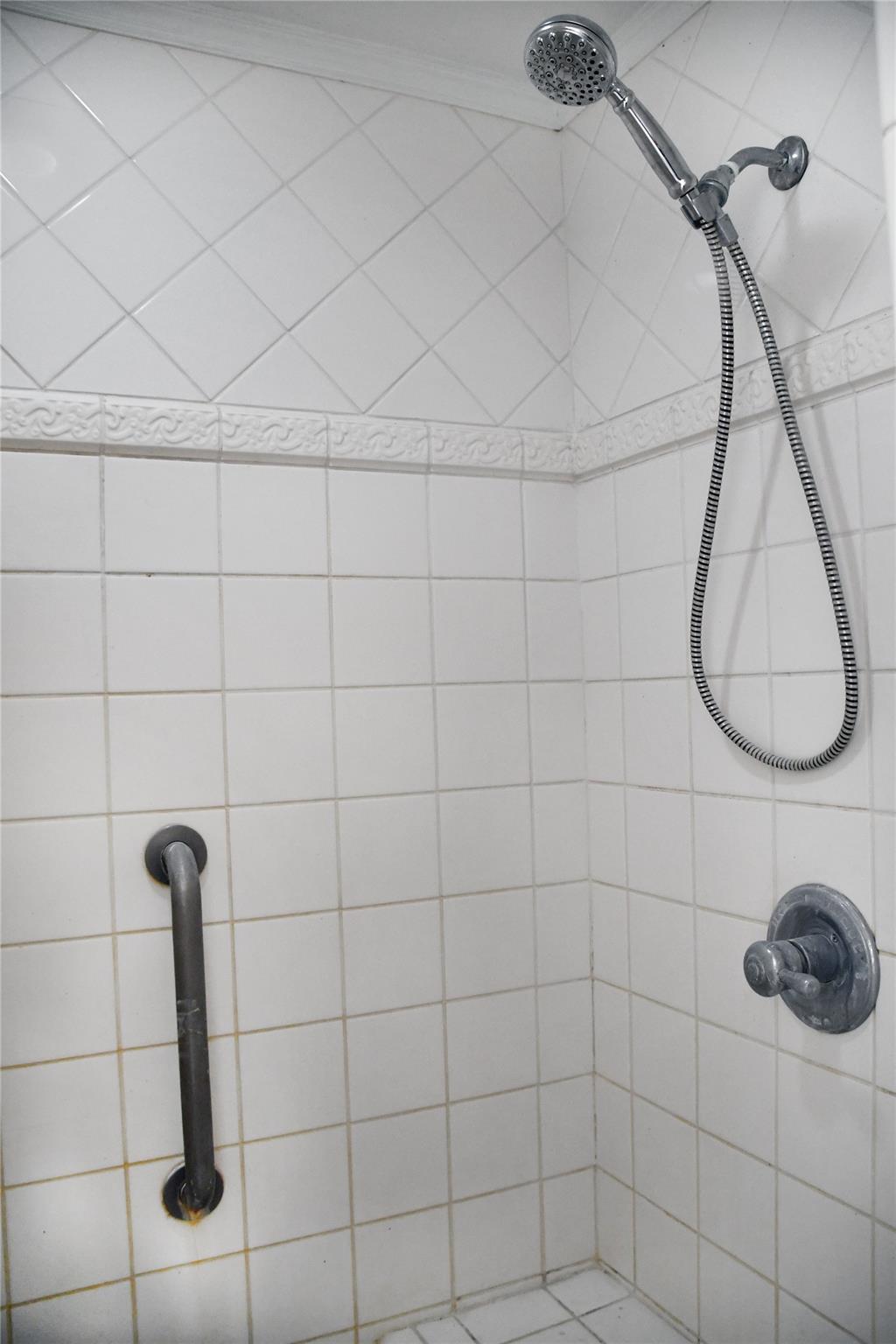 623 Walnut St, Columbus, TX 78934