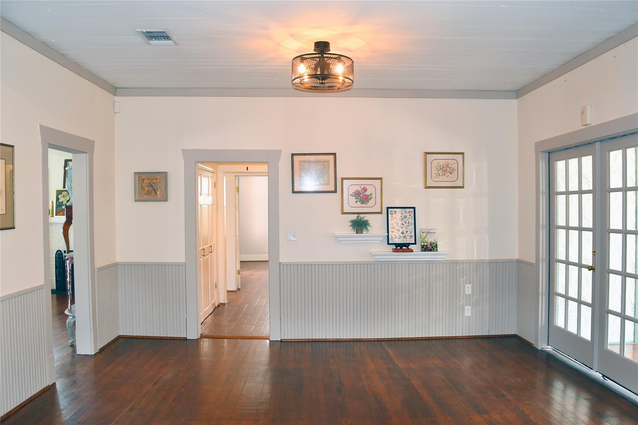 623 Walnut St, Columbus, TX 78934