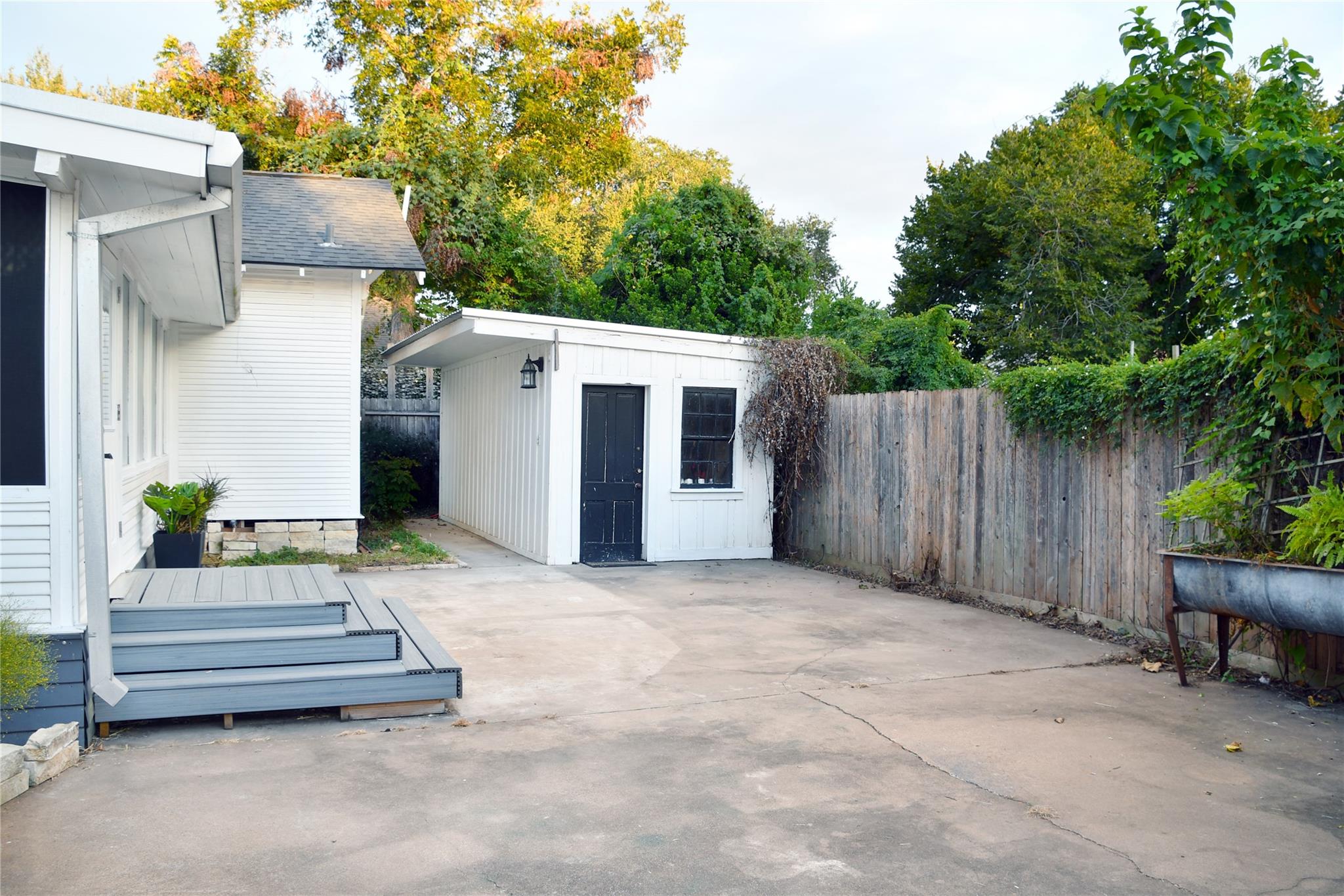 623 Walnut St, Columbus, TX 78934