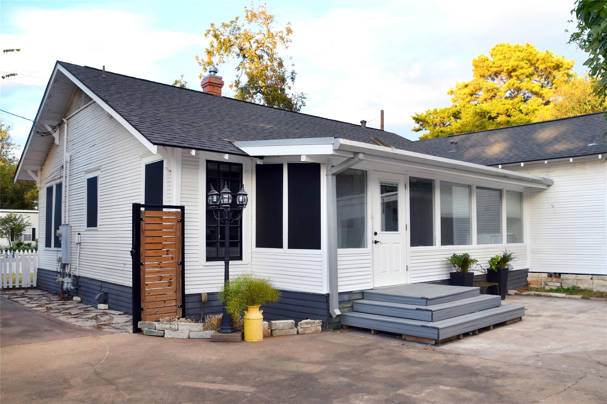 623 Walnut St, Columbus, TX 78934