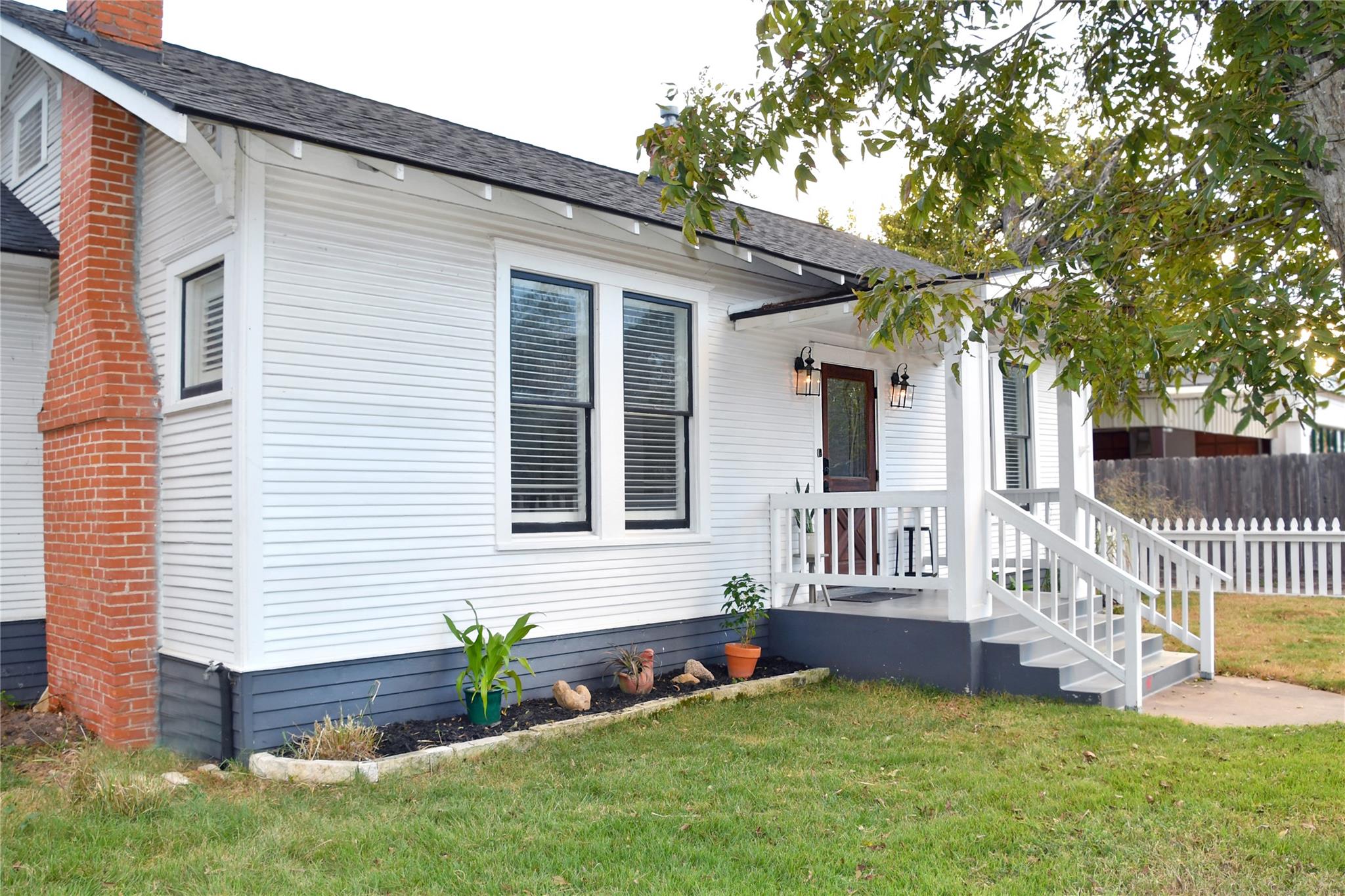 623 Walnut St, Columbus, TX 78934