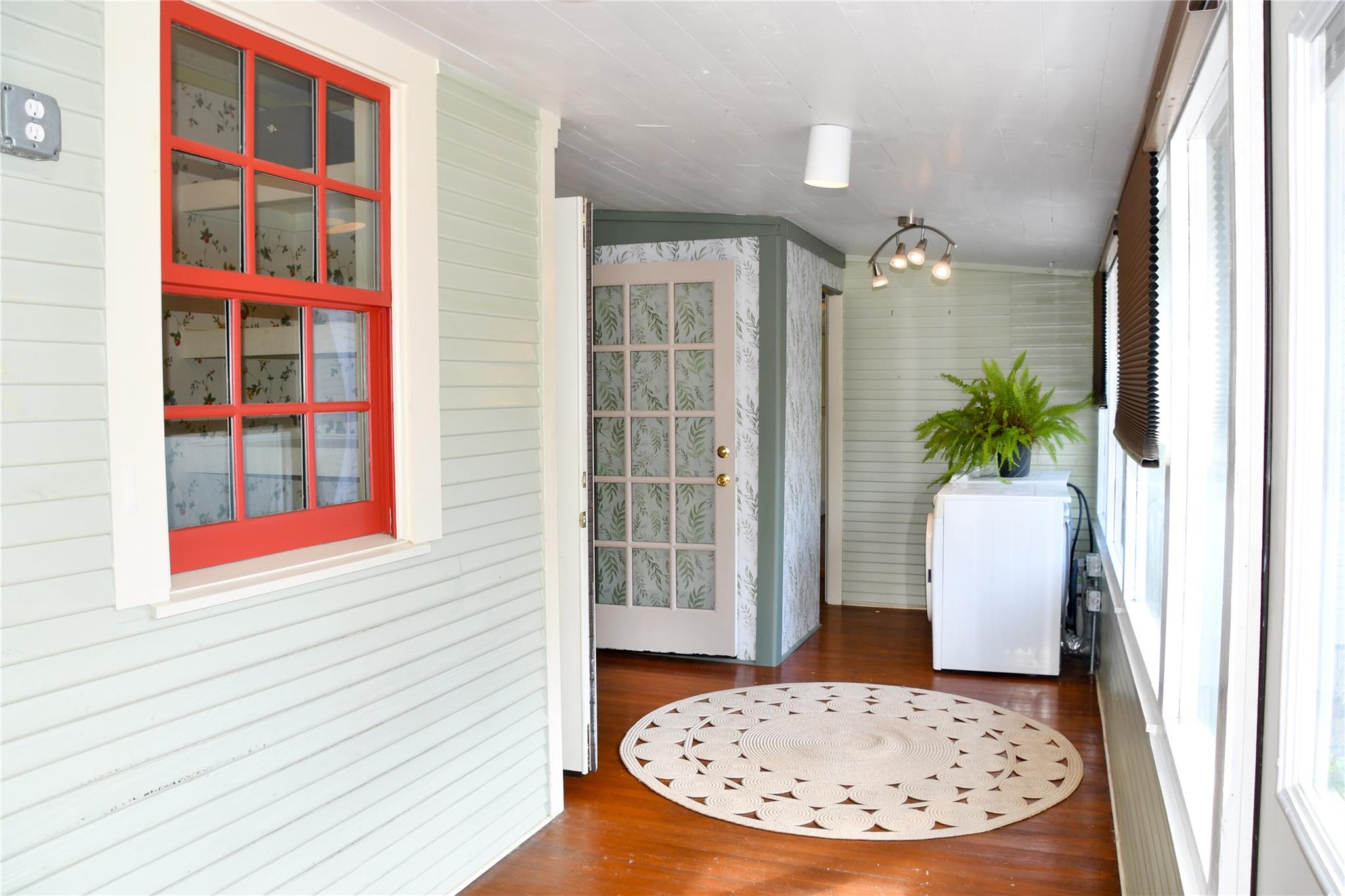 623 Walnut St, Columbus, TX 78934