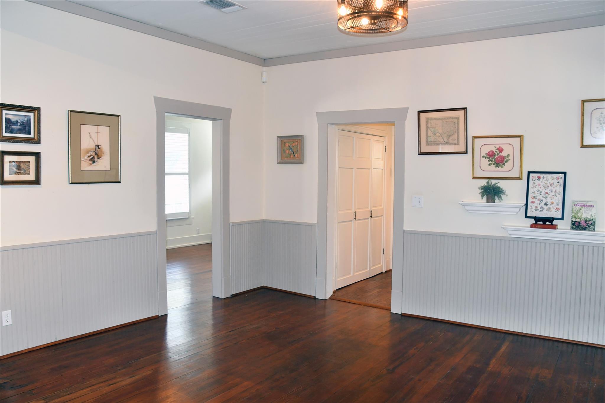 623 Walnut St, Columbus, TX 78934