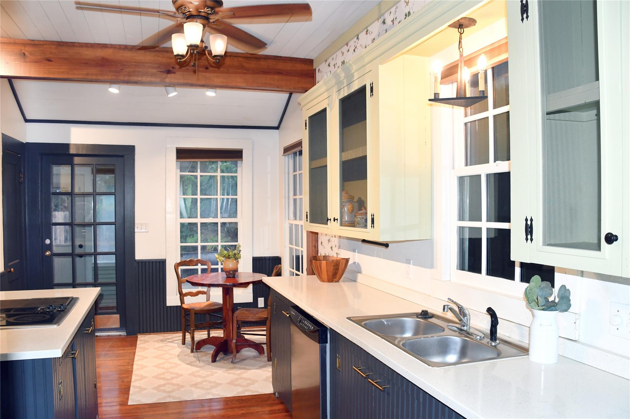 623 Walnut St, Columbus, TX 78934