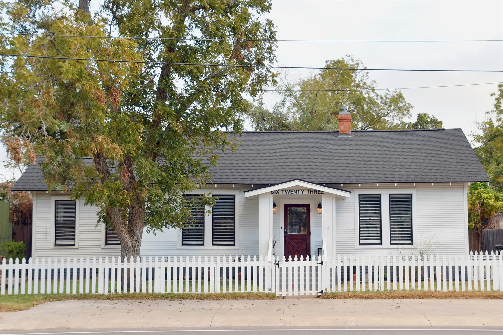 623 Walnut St, Columbus, TX 78934