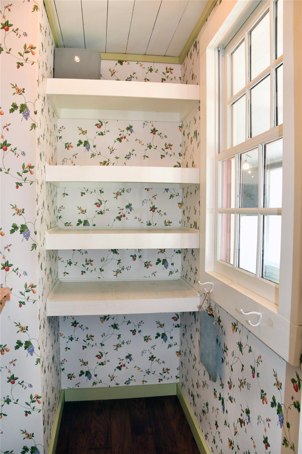 623 Walnut St, Columbus, TX 78934