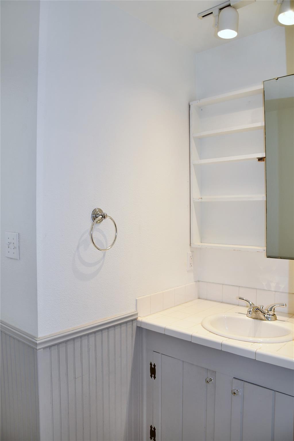 623 Walnut St, Columbus, TX 78934