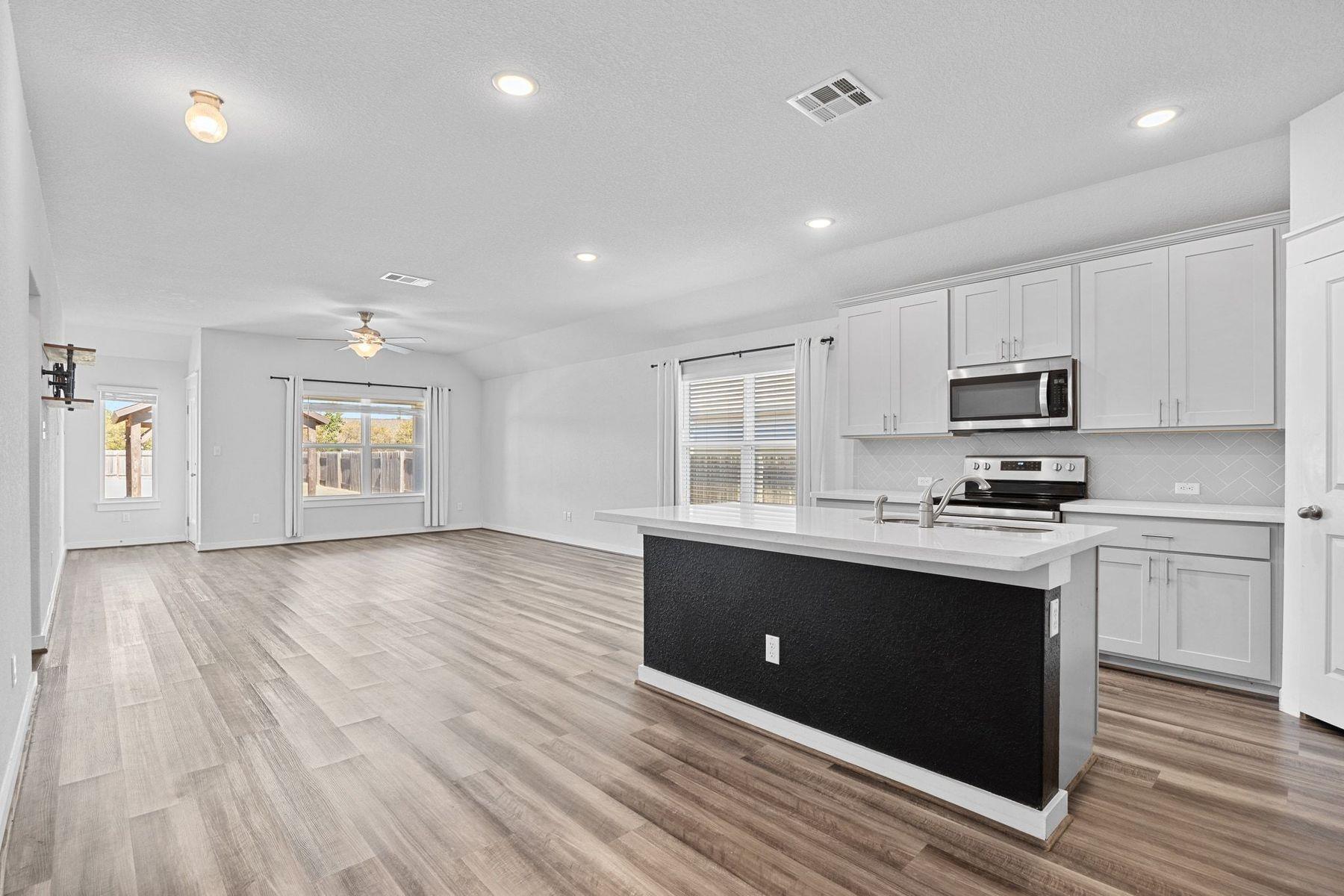 506 Hendelson Ln, Hutto, TX 78634