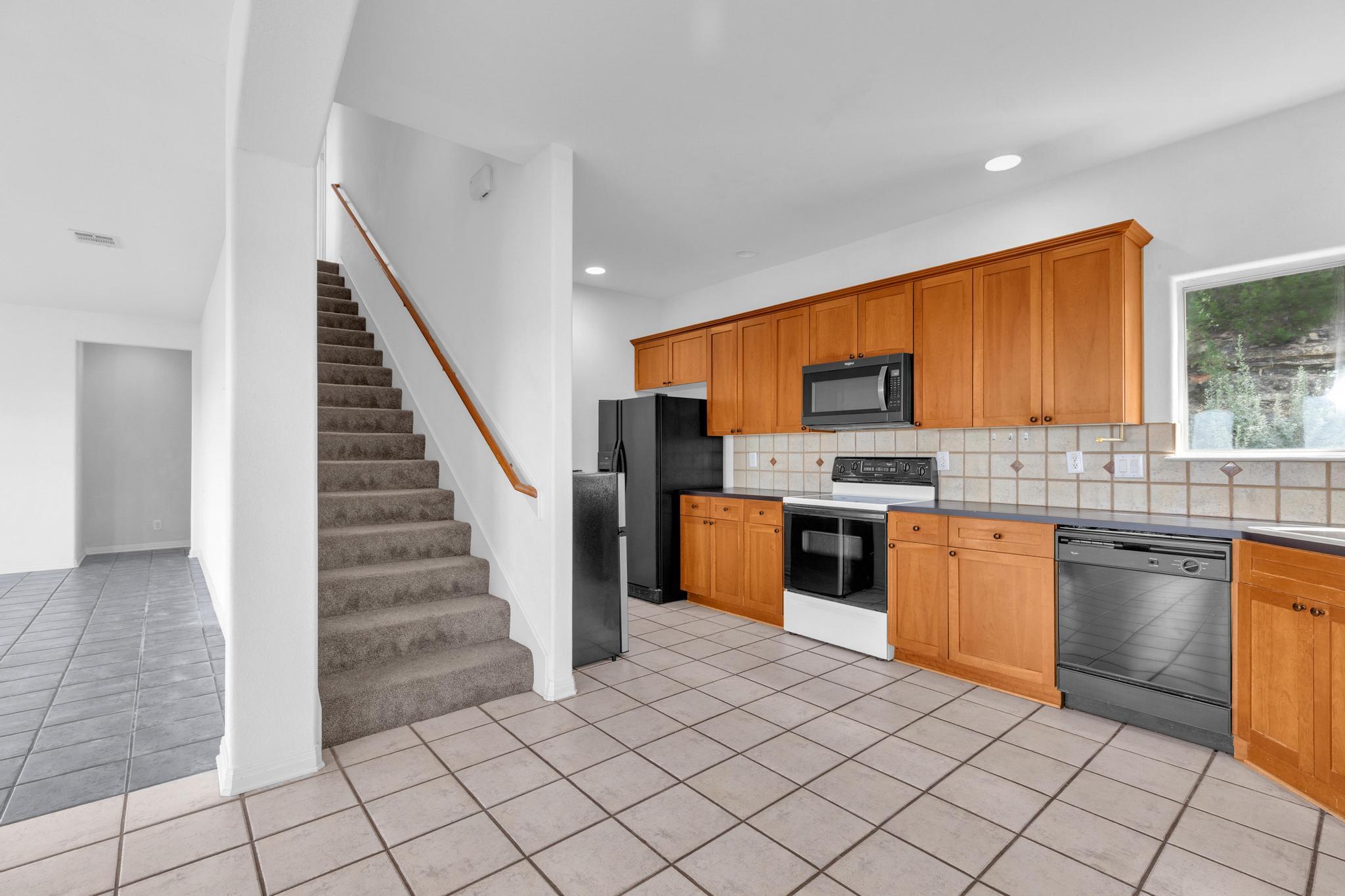 403 Rogart Dr, Spicewood, TX 78669